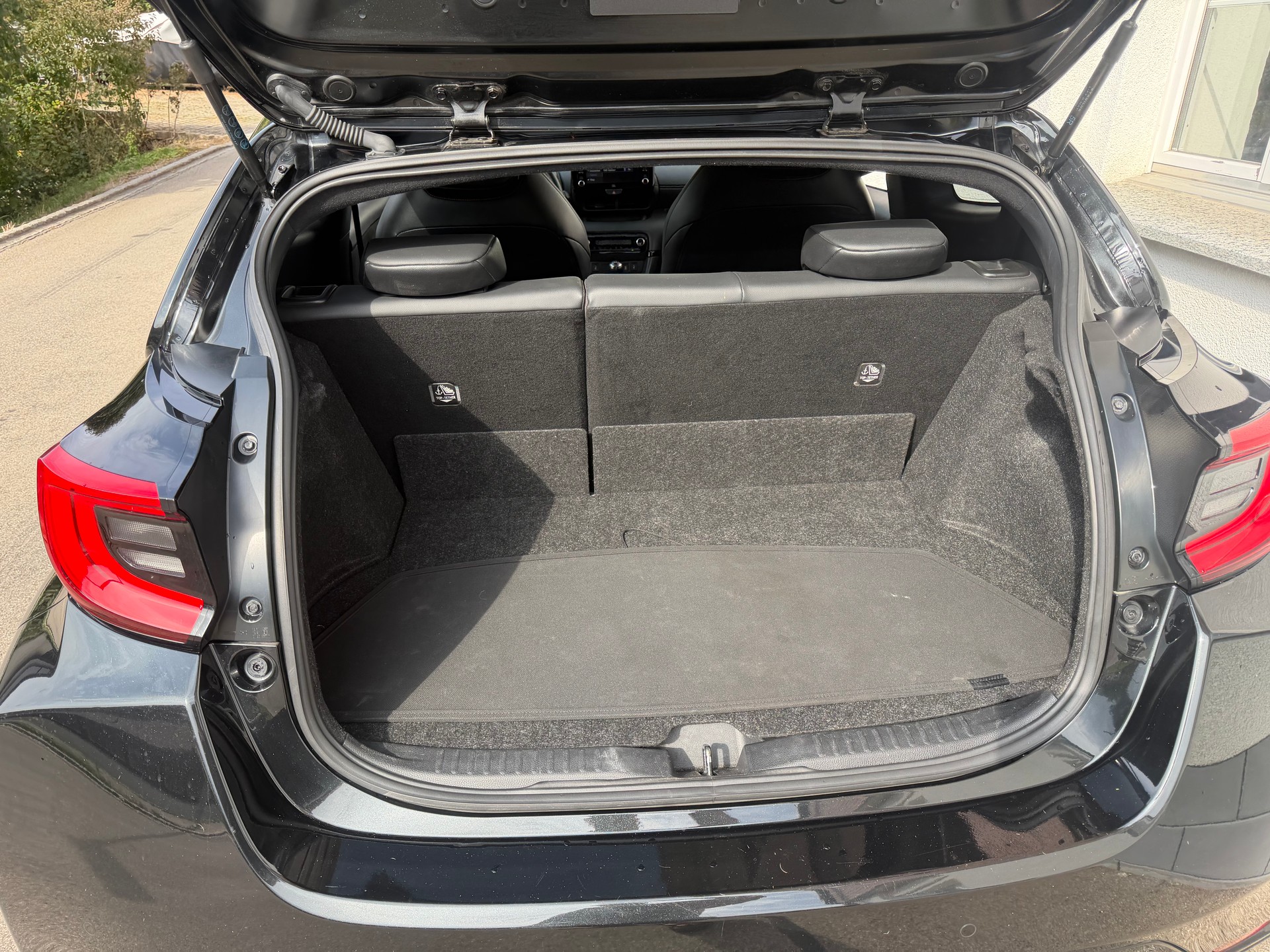 TOYOTA Yaris 1.6 GR Sport-image-11