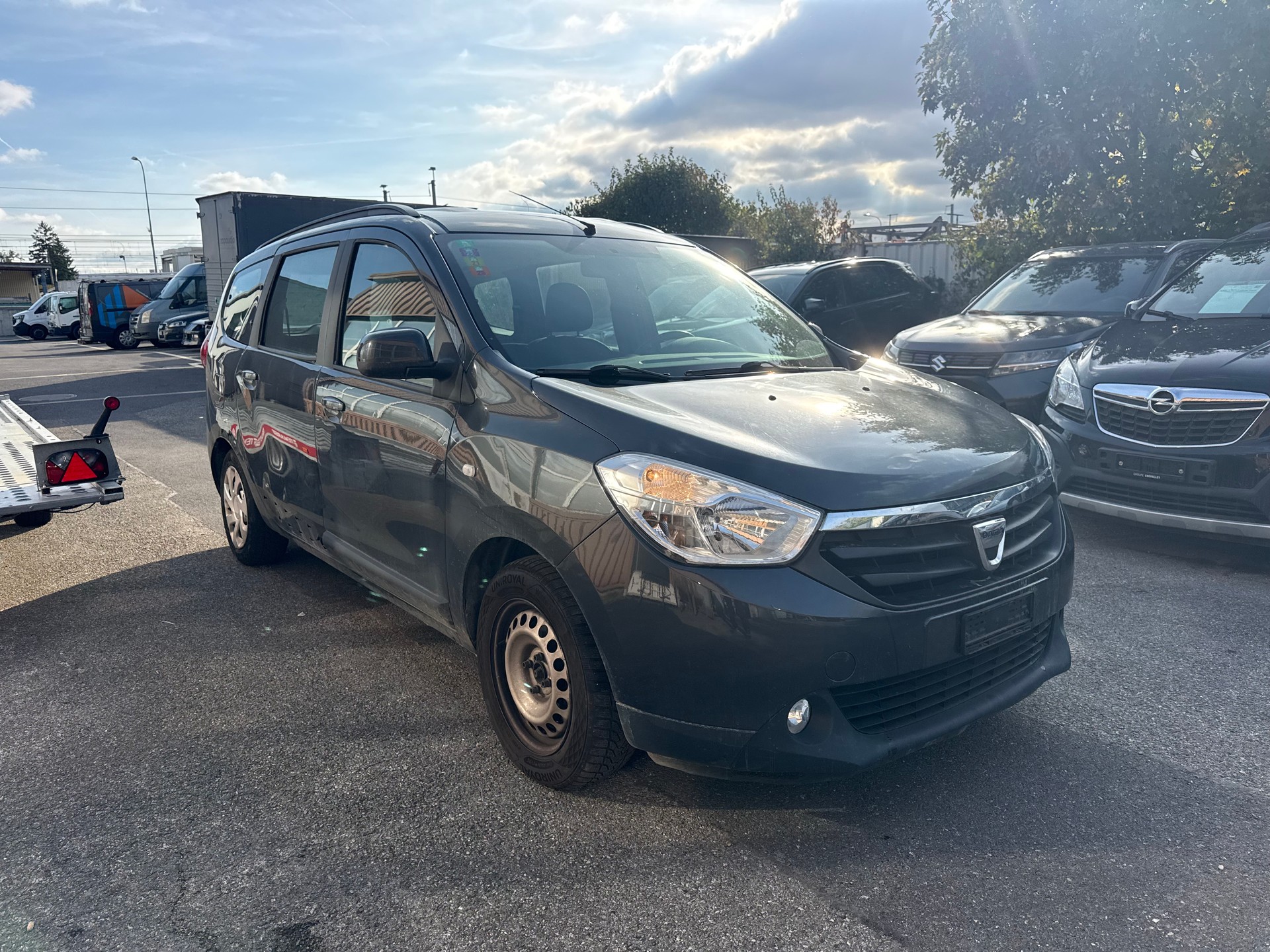 DACIA Lodgy 1.2 Turbo Ambiance 7PL-image-1