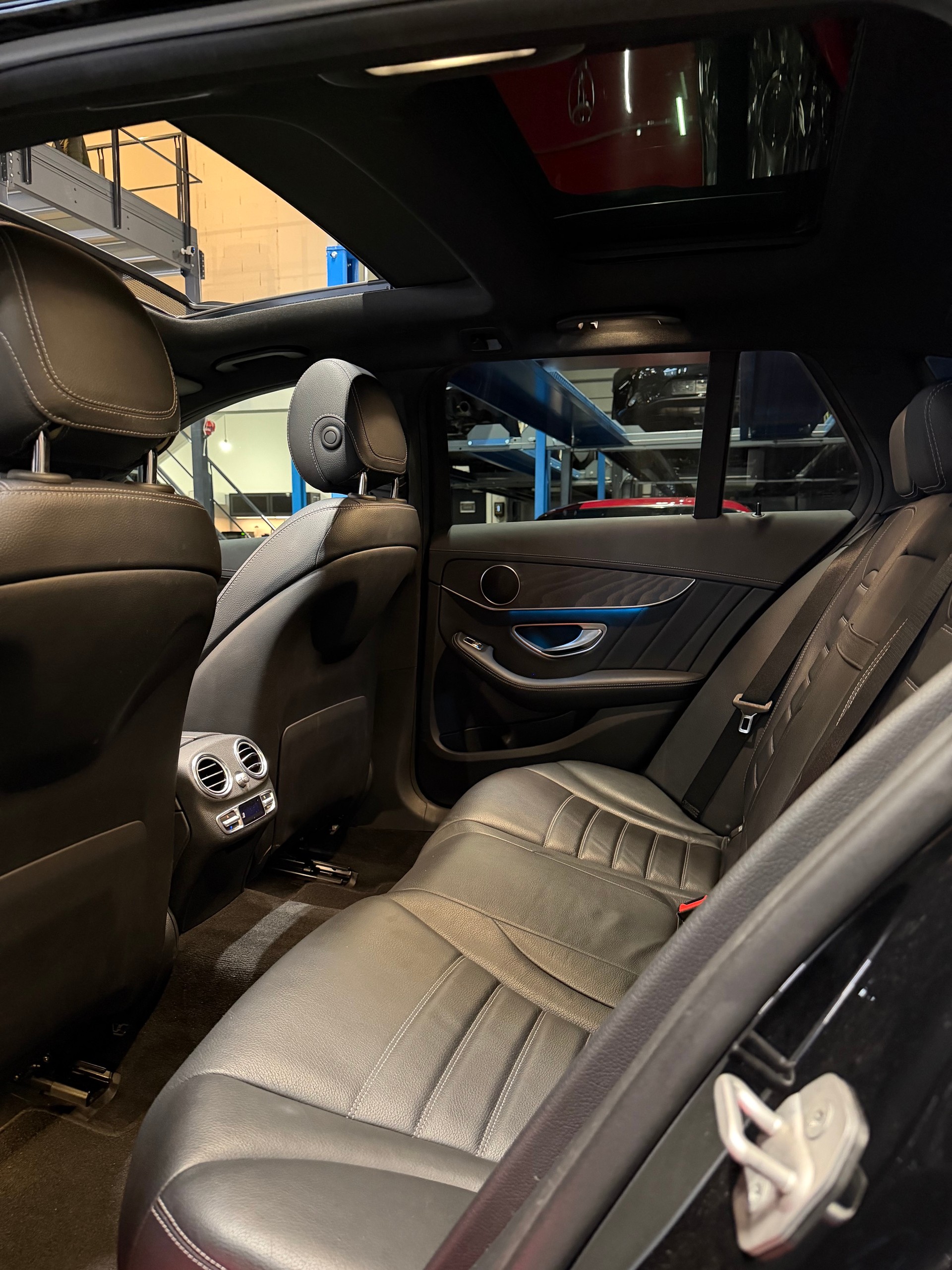 MERCEDES-BENZ C 400 AMG Line 4Matic 7G-Tronic *CH VHC*-image-10
