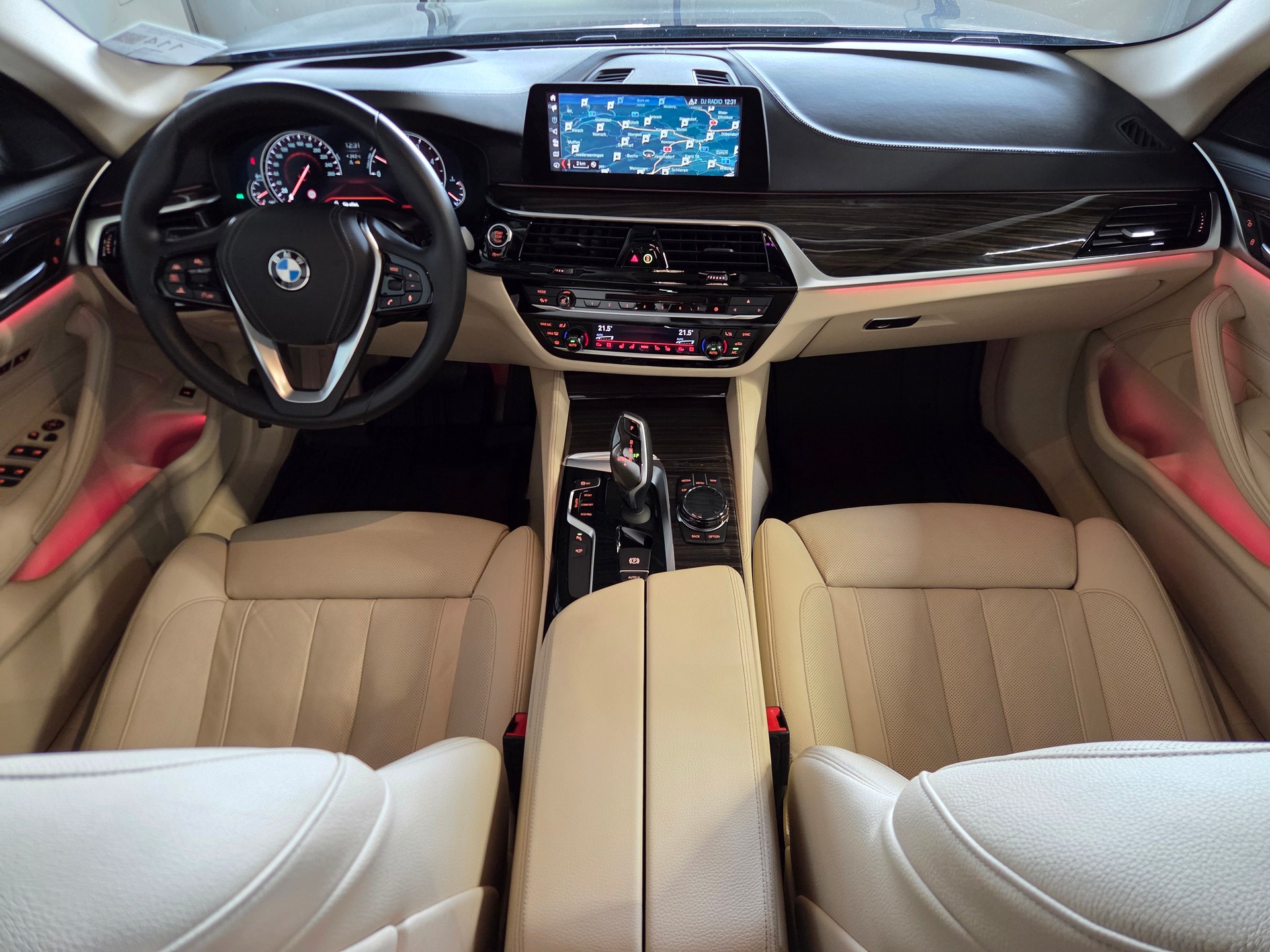BMW 540d xDrive Touring Individual-image-13