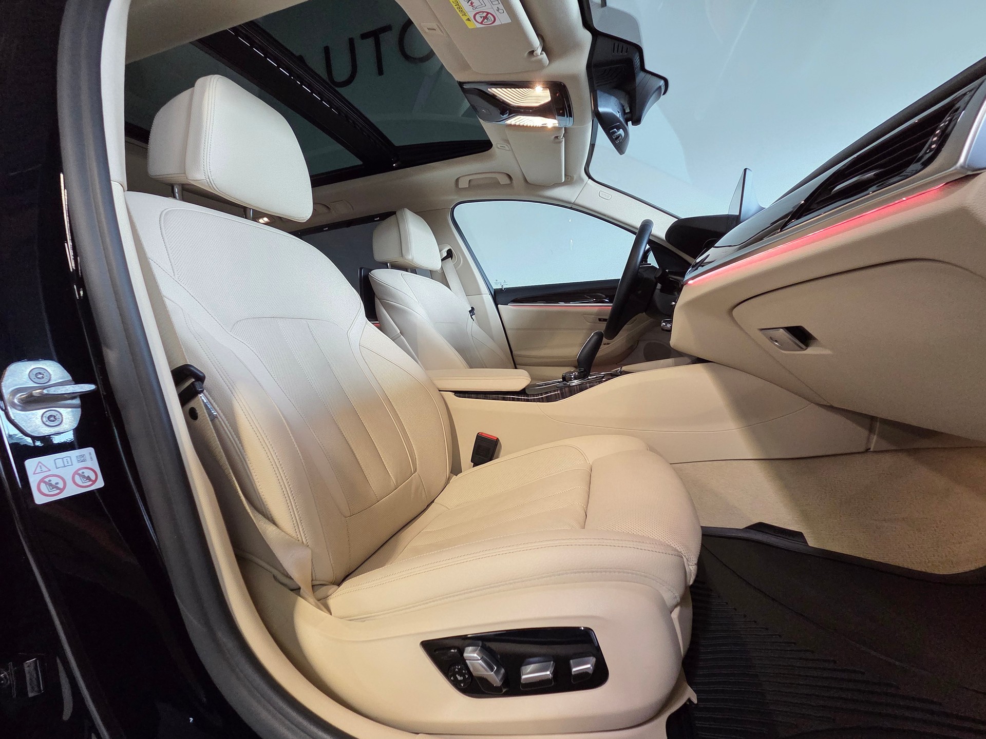 BMW 540d xDrive Touring Individual-image-11