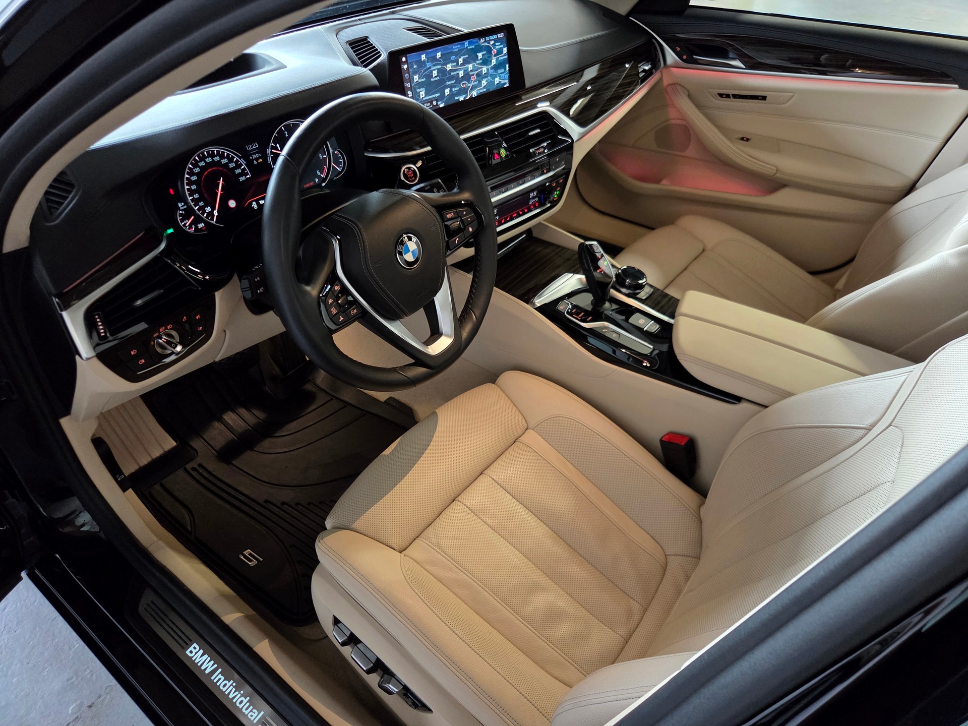 BMW 540d xDrive Touring Individual-image-10