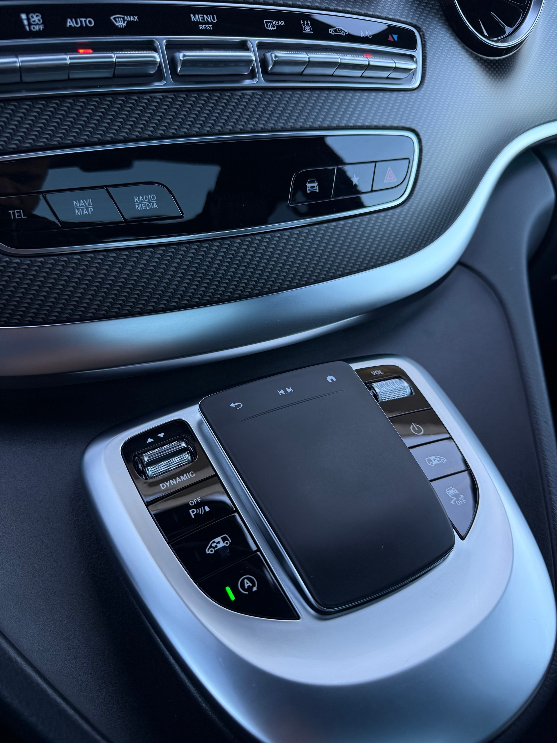 MERCEDES-BENZ V 300 d lang Avantgarde 4Matic 9G-Tronic-image-13