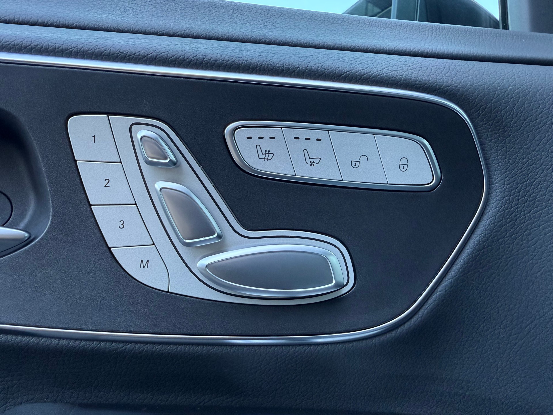 MERCEDES-BENZ V 300 d lang Avantgarde 4Matic 9G-Tronic-image-11