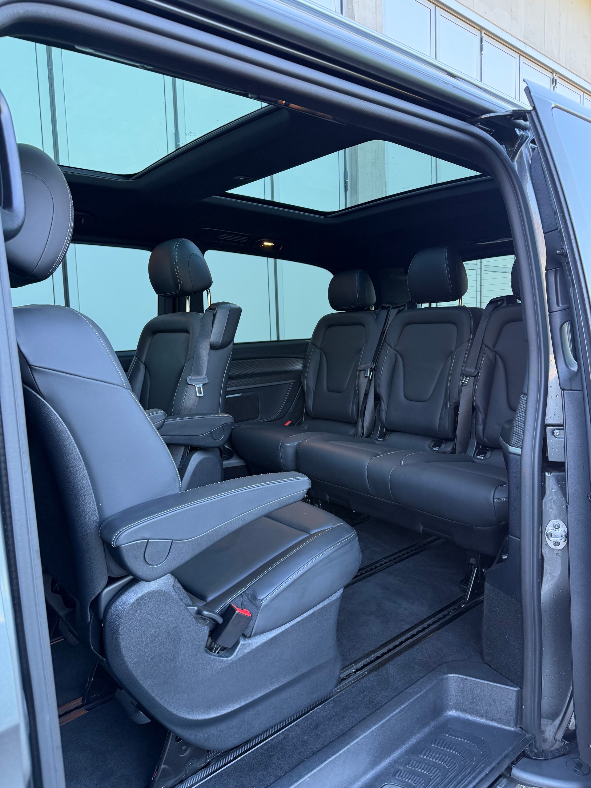 MERCEDES-BENZ V 300 d lang Avantgarde 4Matic 9G-Tronic-image-14