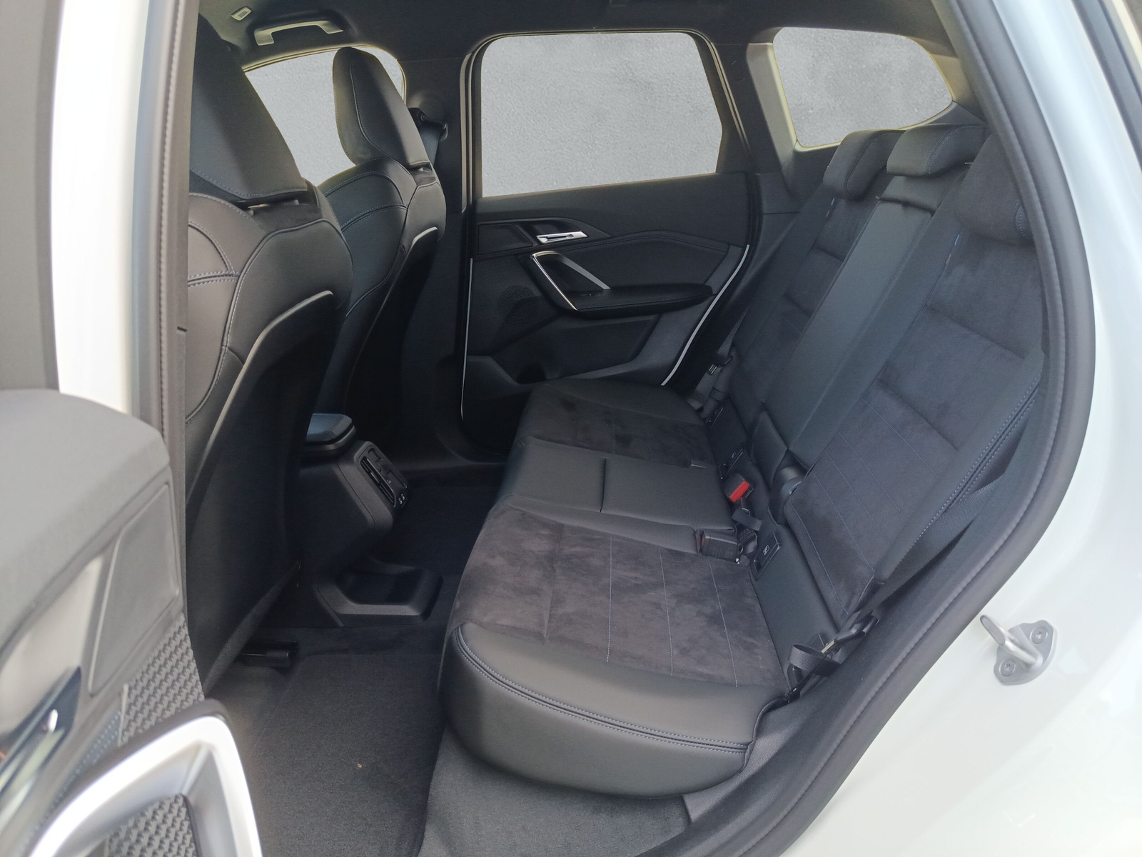 BMW iX1 eDrive 20 Edition M Sport-image-15