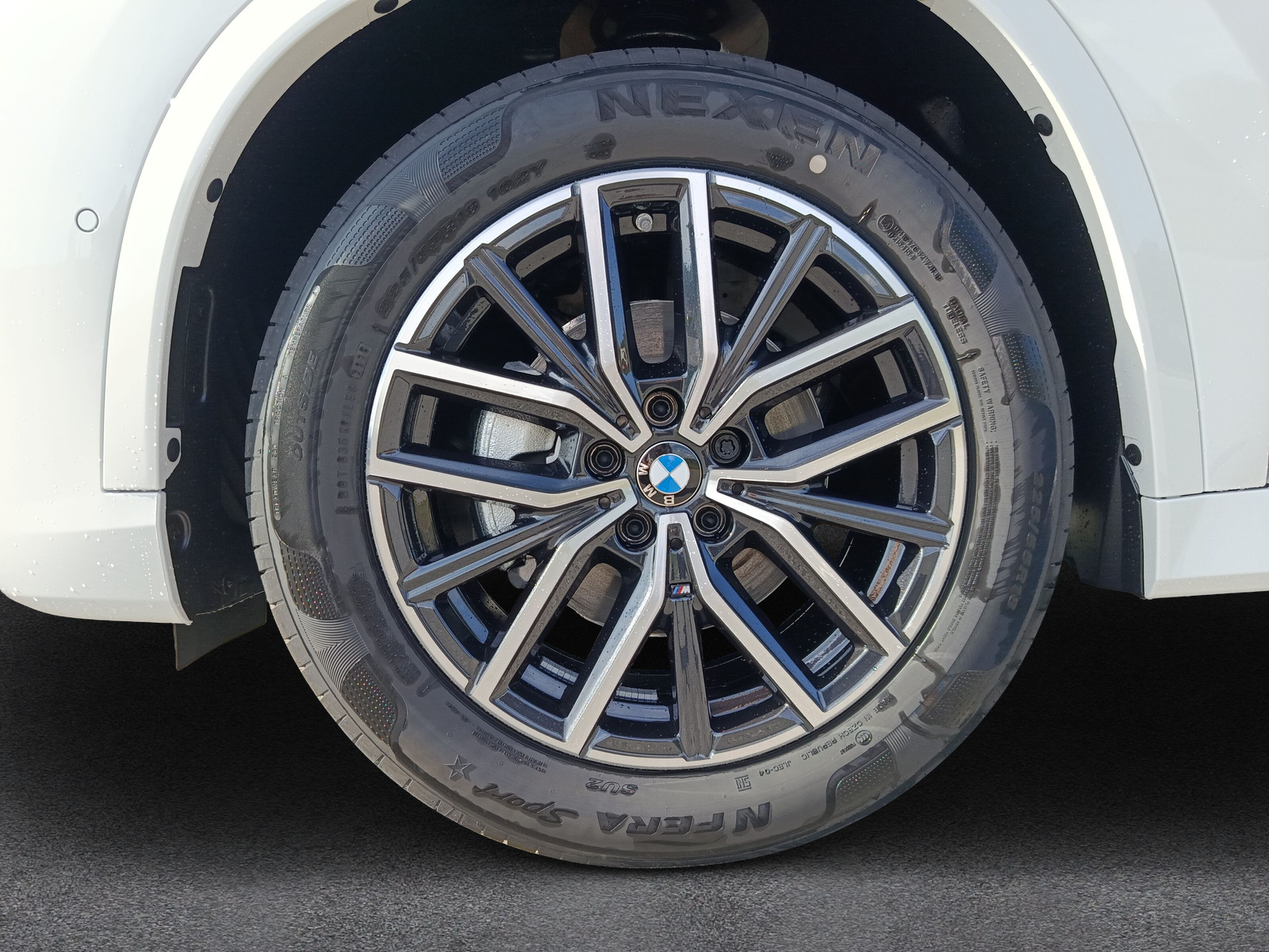 BMW iX1 eDrive 20 Edition M Sport-image-9