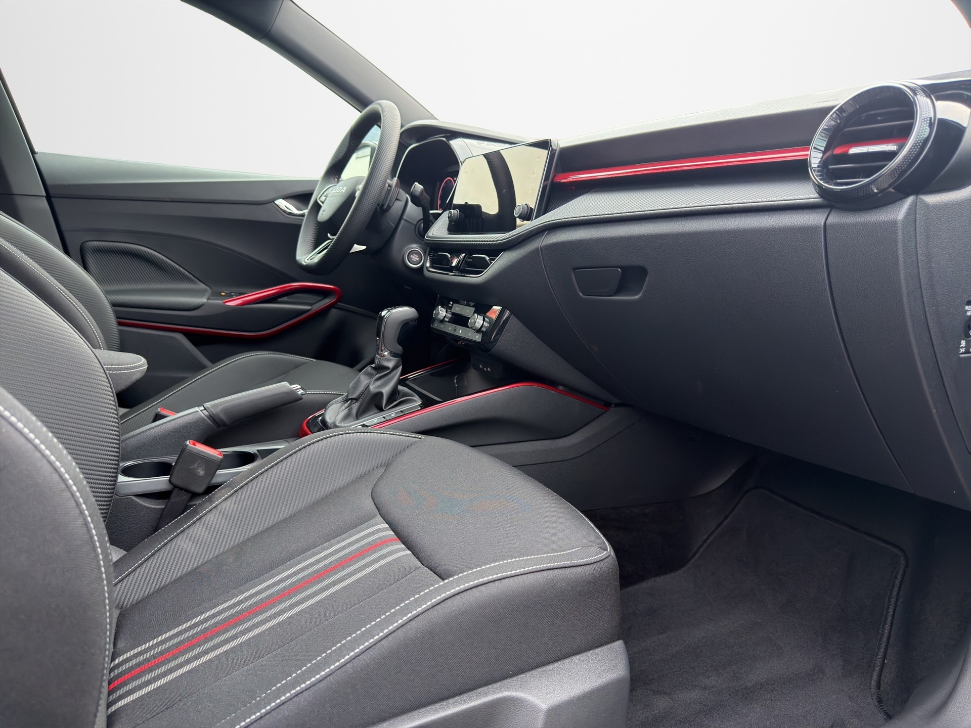 SKODA Fabia 1.0 TSI Monte Carlo DSG-image-9