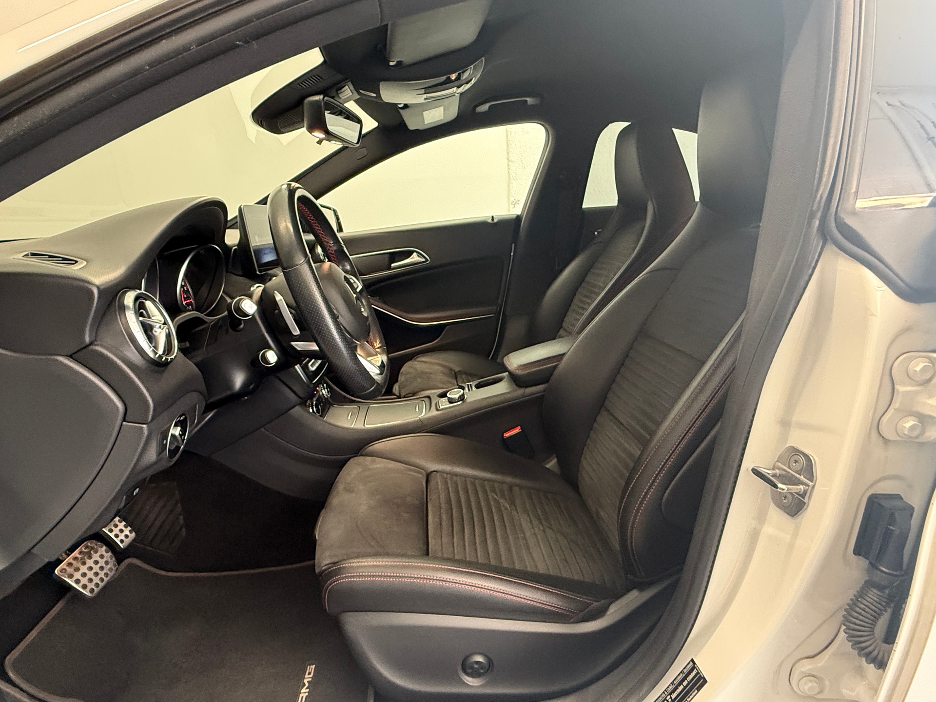 MERCEDES-BENZ CLA 250 AMG Line 7G-DCT 4Matic Ab 280.- pro Monat-image-12