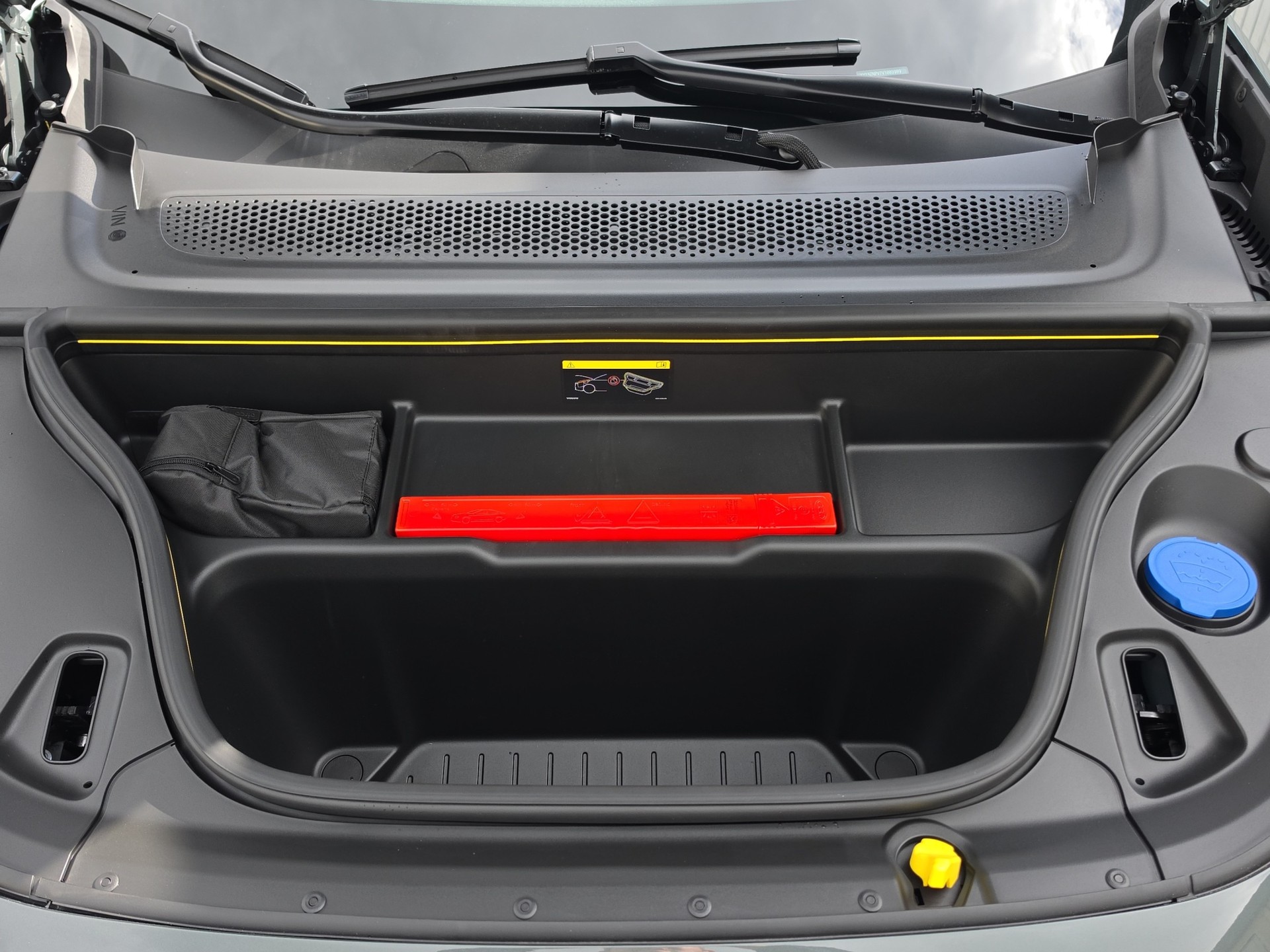VOLVO EX60 Twin Ultra AWD-image-25