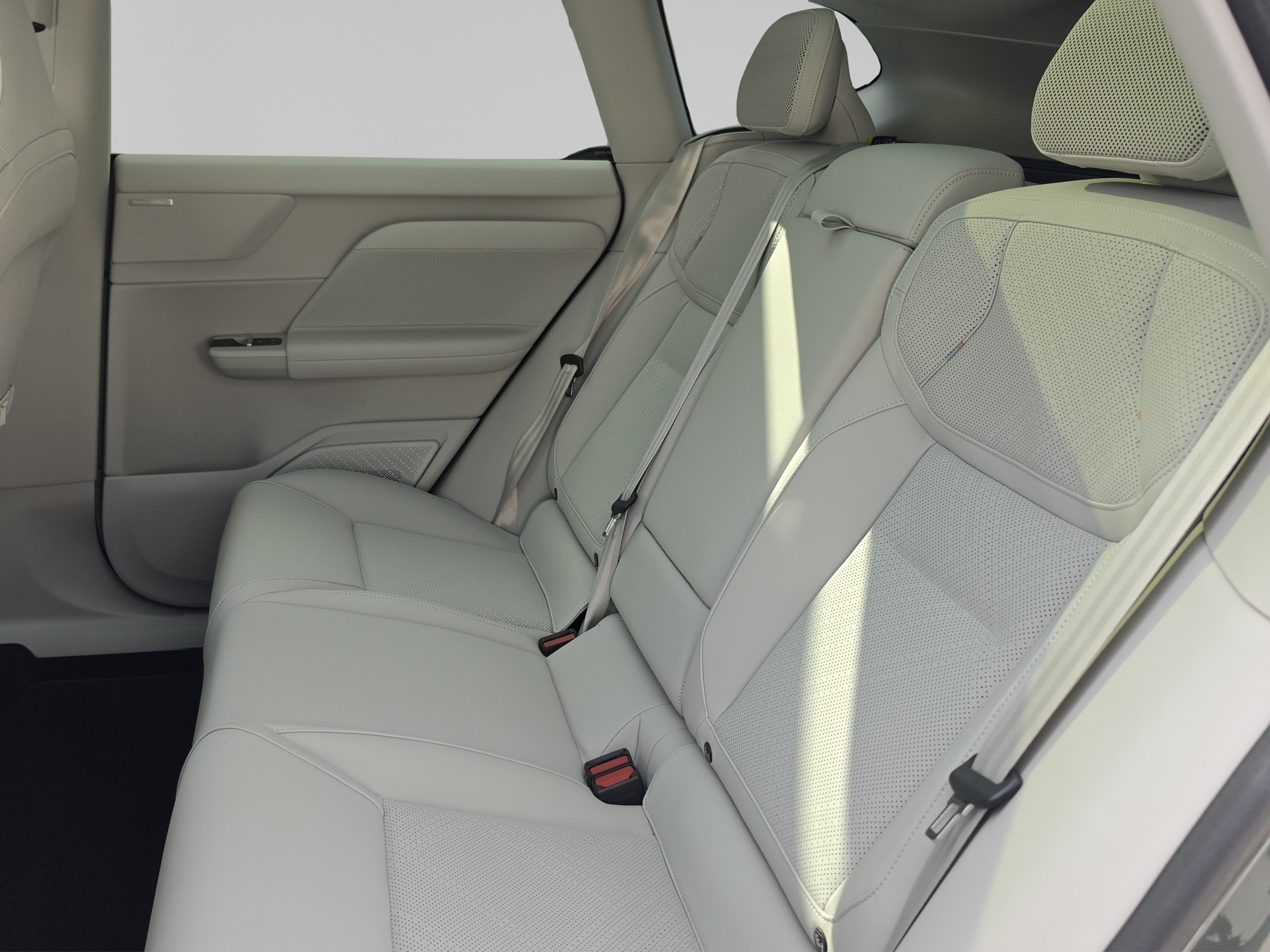 VOLVO EX60 Twin Ultra AWD-image-12