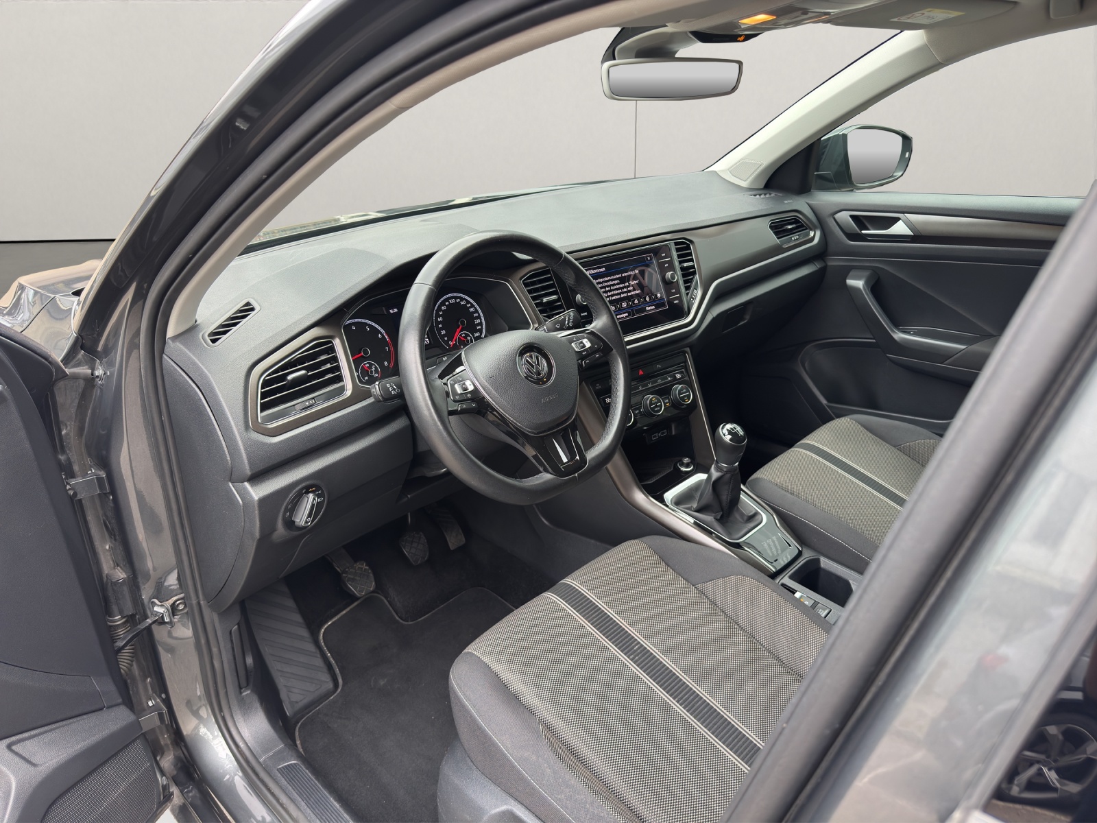 VW T-Roc 1.0 TSI-image-8