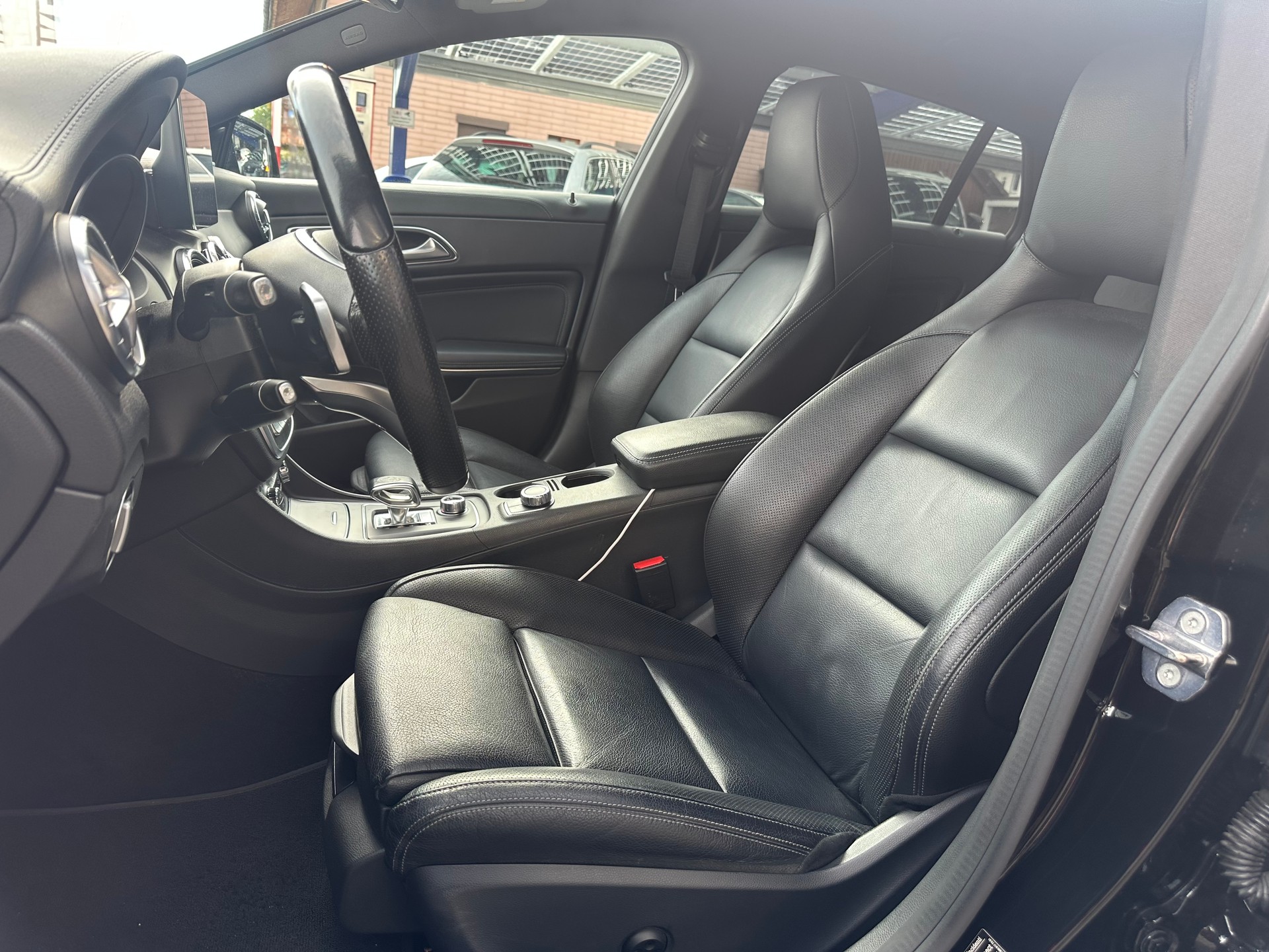 MERCEDES-BENZ CLA Shooting Brake 45 AMG 4Matic Speedshift-image-14