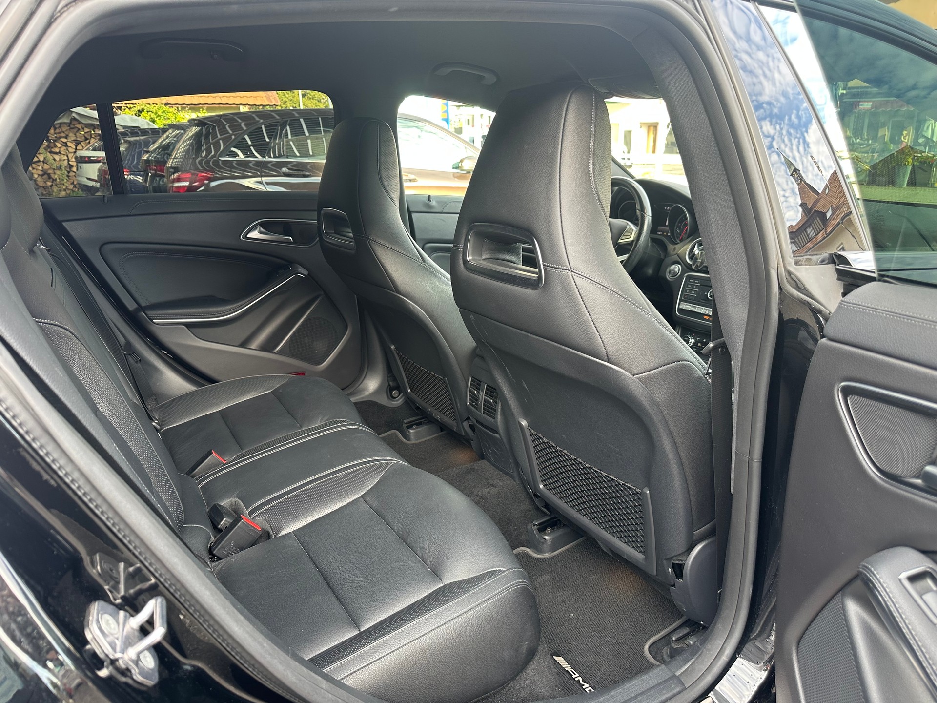 MERCEDES-BENZ CLA Shooting Brake 45 AMG 4Matic Speedshift-image-9