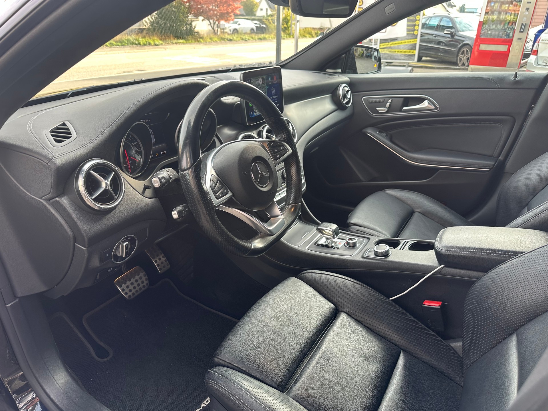 MERCEDES-BENZ CLA Shooting Brake 45 AMG 4Matic Speedshift-image-13