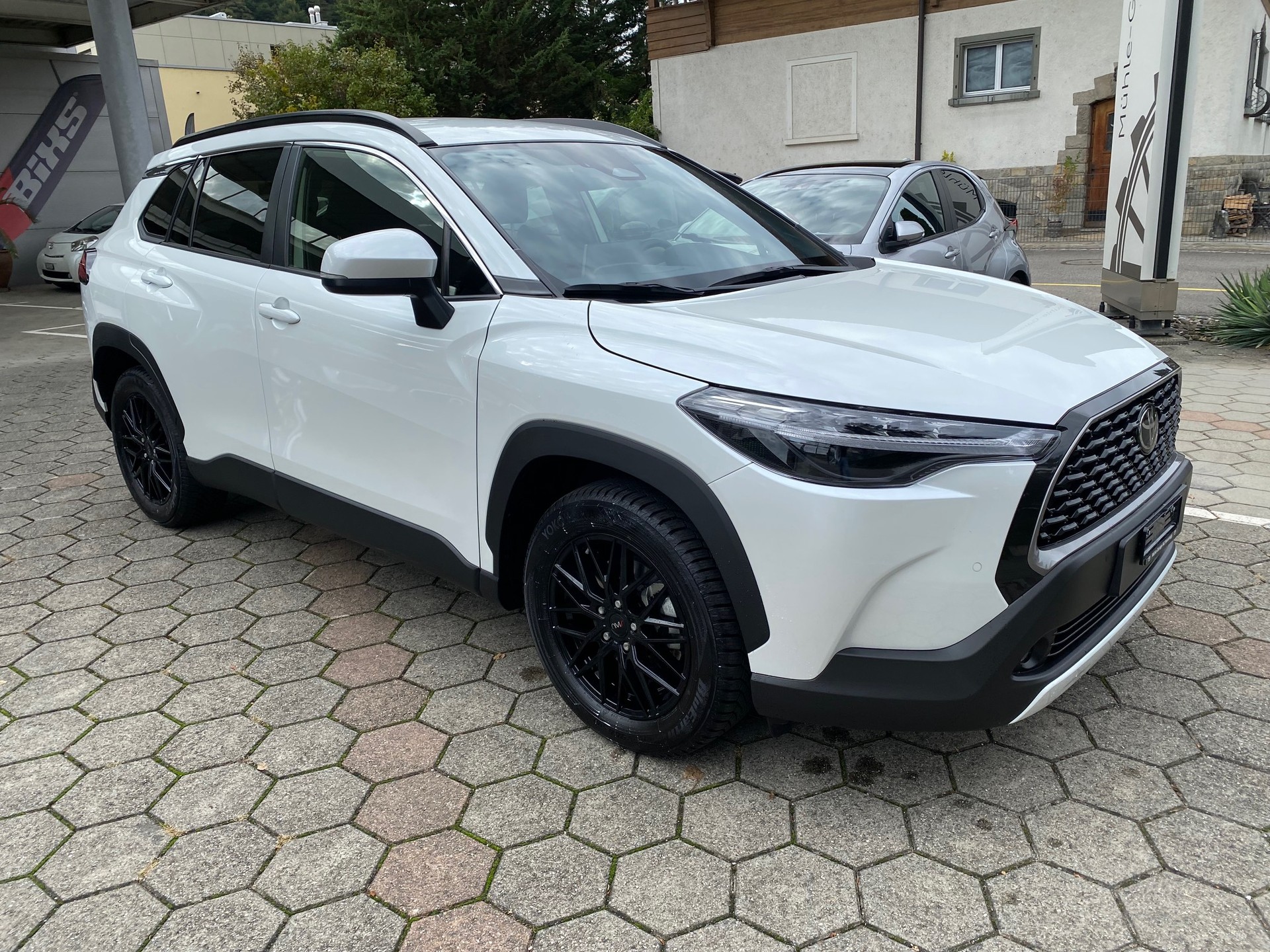 TOYOTA Corolla Cross 2.0 Trend e-CVT-showroom-element-1