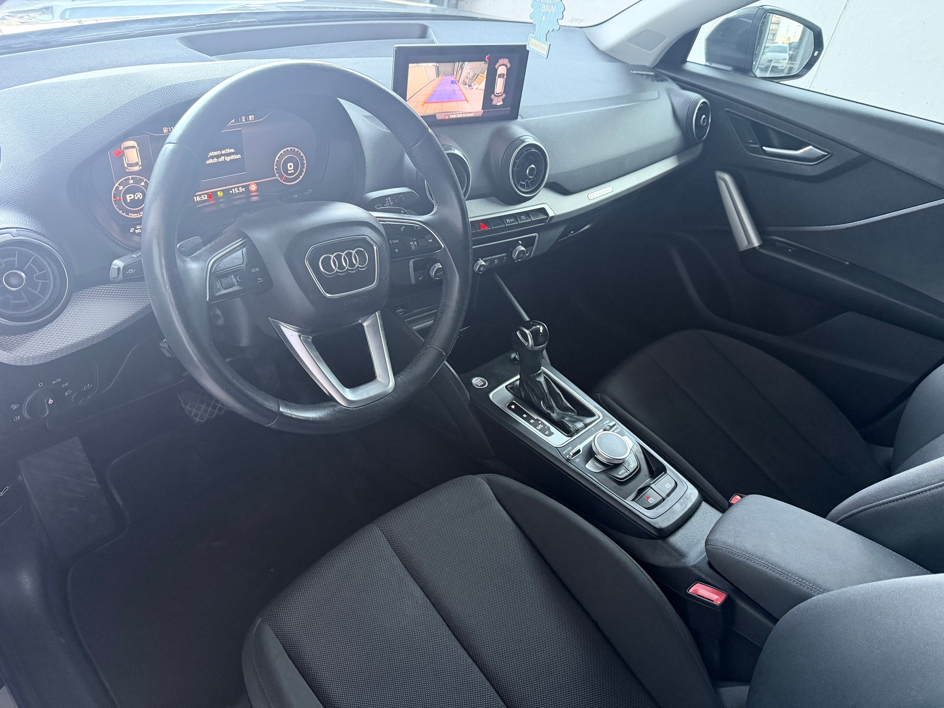 AUDI Q2 35 TDI quattro S-tronic-image-5