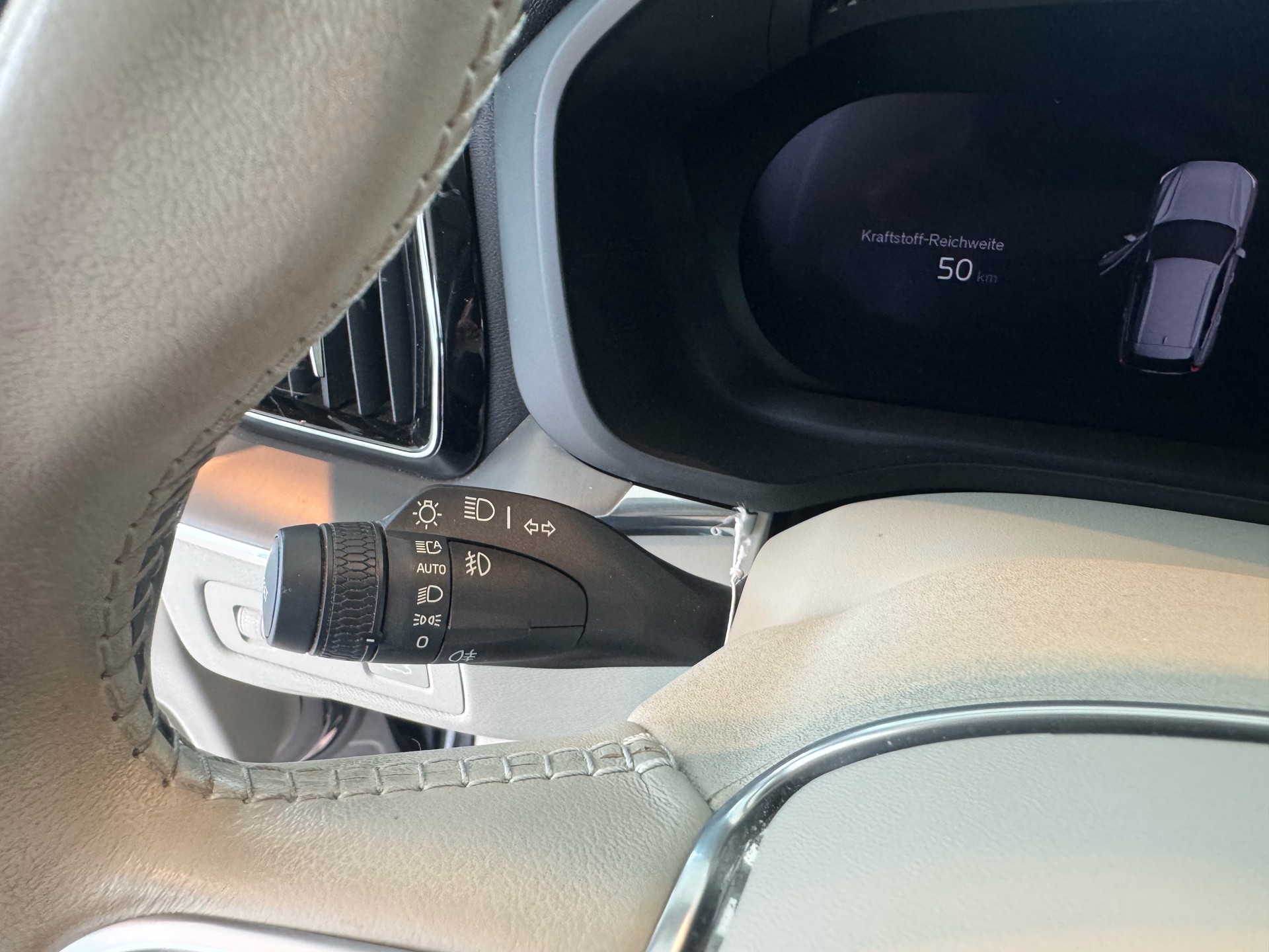 VOLVO XC60 B5 Benzin Mild Hybrid Momentum Geartronic-image-18