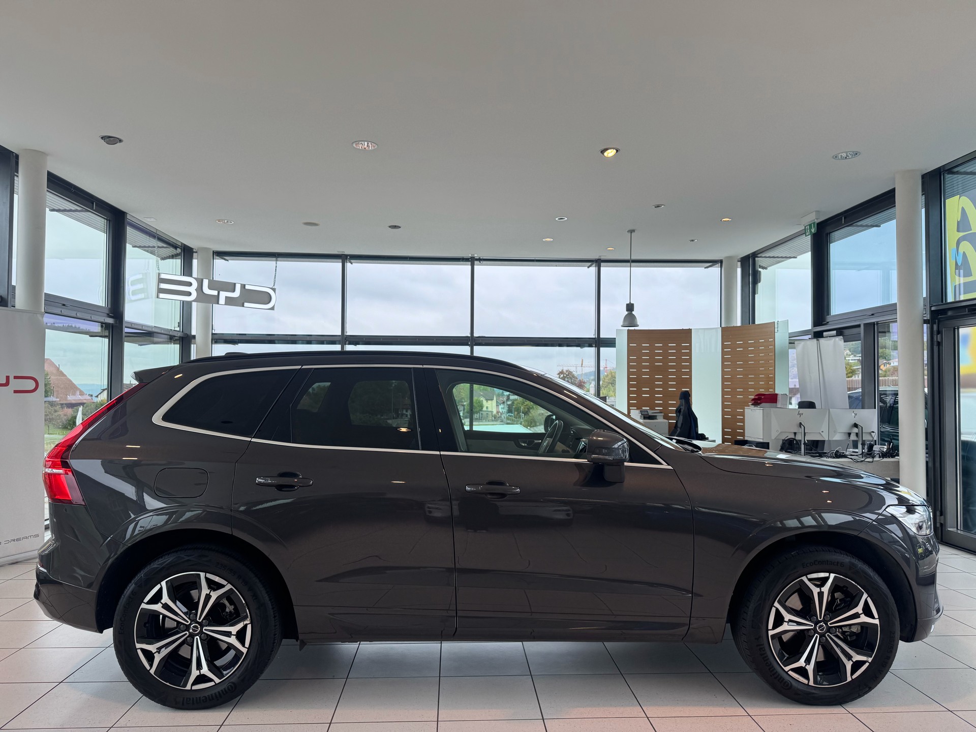 VOLVO XC60 B5 Benzin Mild Hybrid Momentum Geartronic-image-6