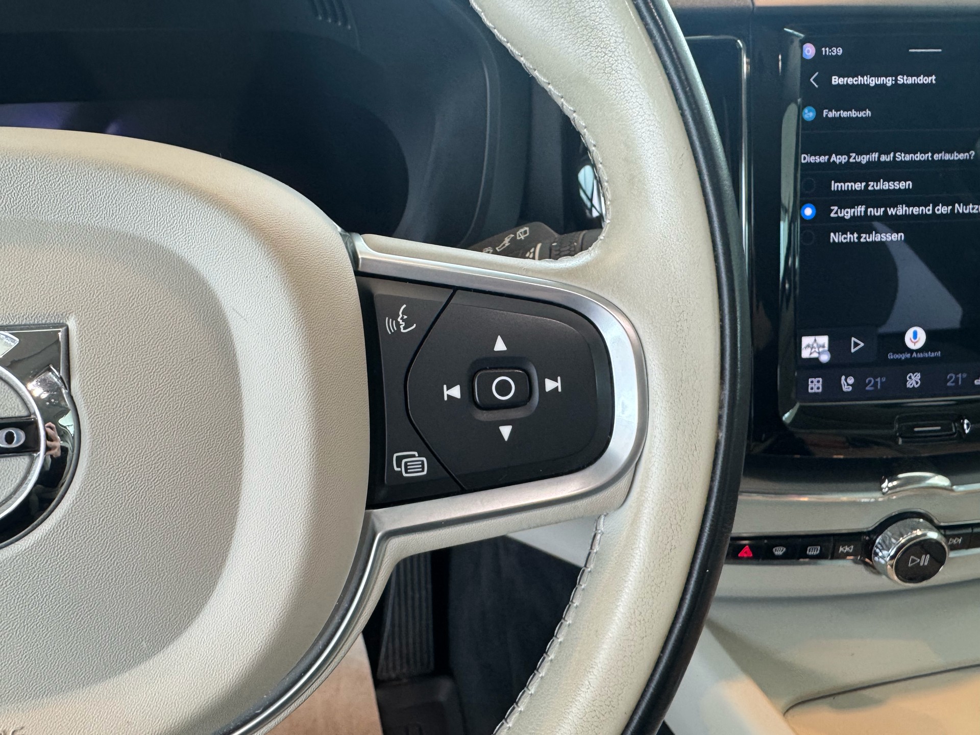 VOLVO XC60 B5 Benzin Mild Hybrid Momentum Geartronic-image-15