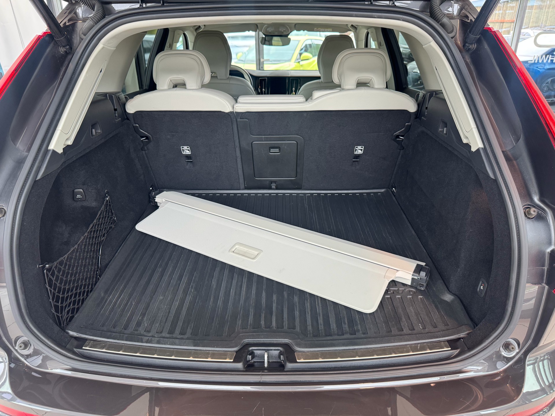VOLVO XC60 B5 Benzin Mild Hybrid Momentum Geartronic-image-29