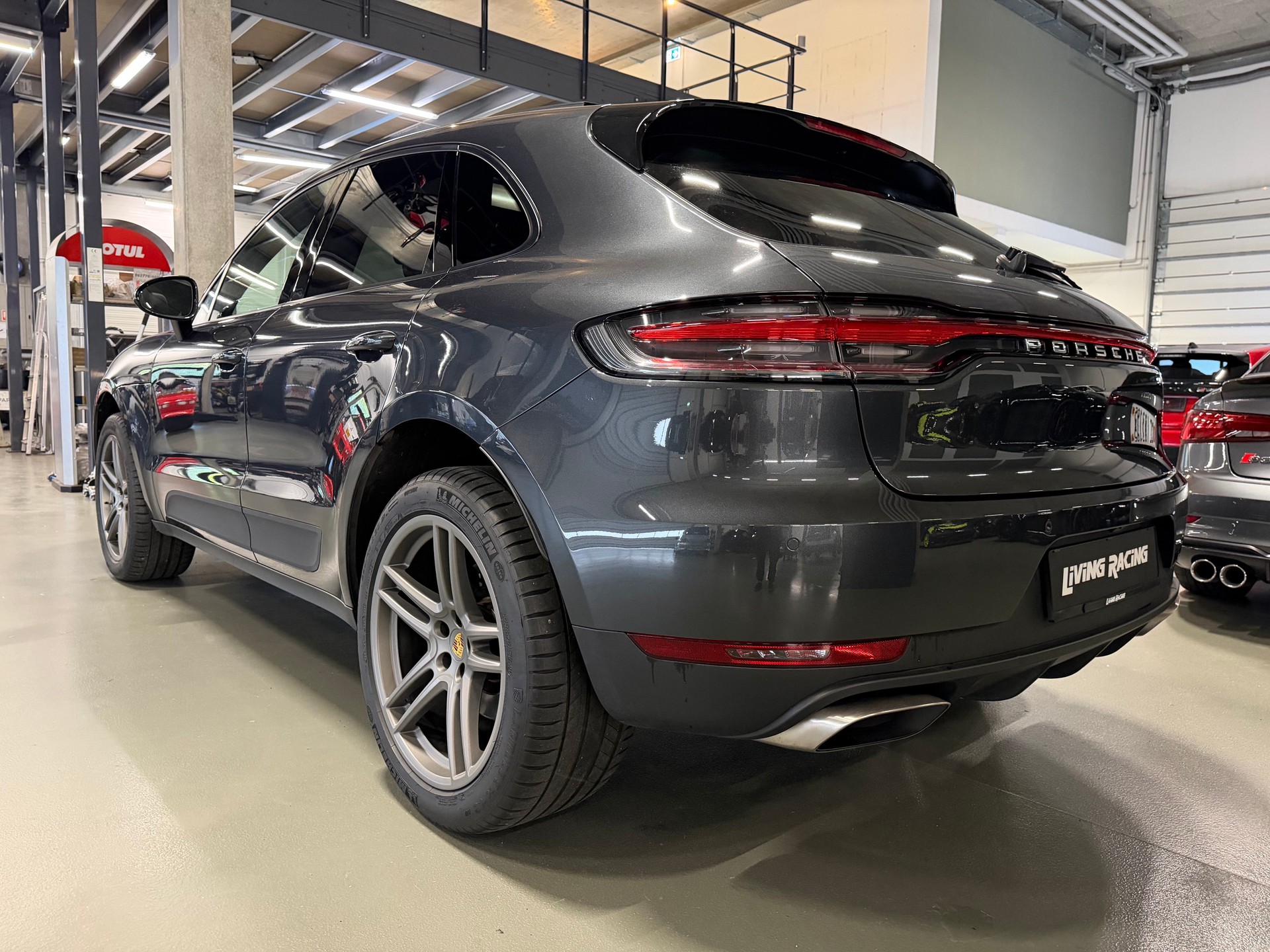 PORSCHE Macan PDK *VHC CH*-image-2