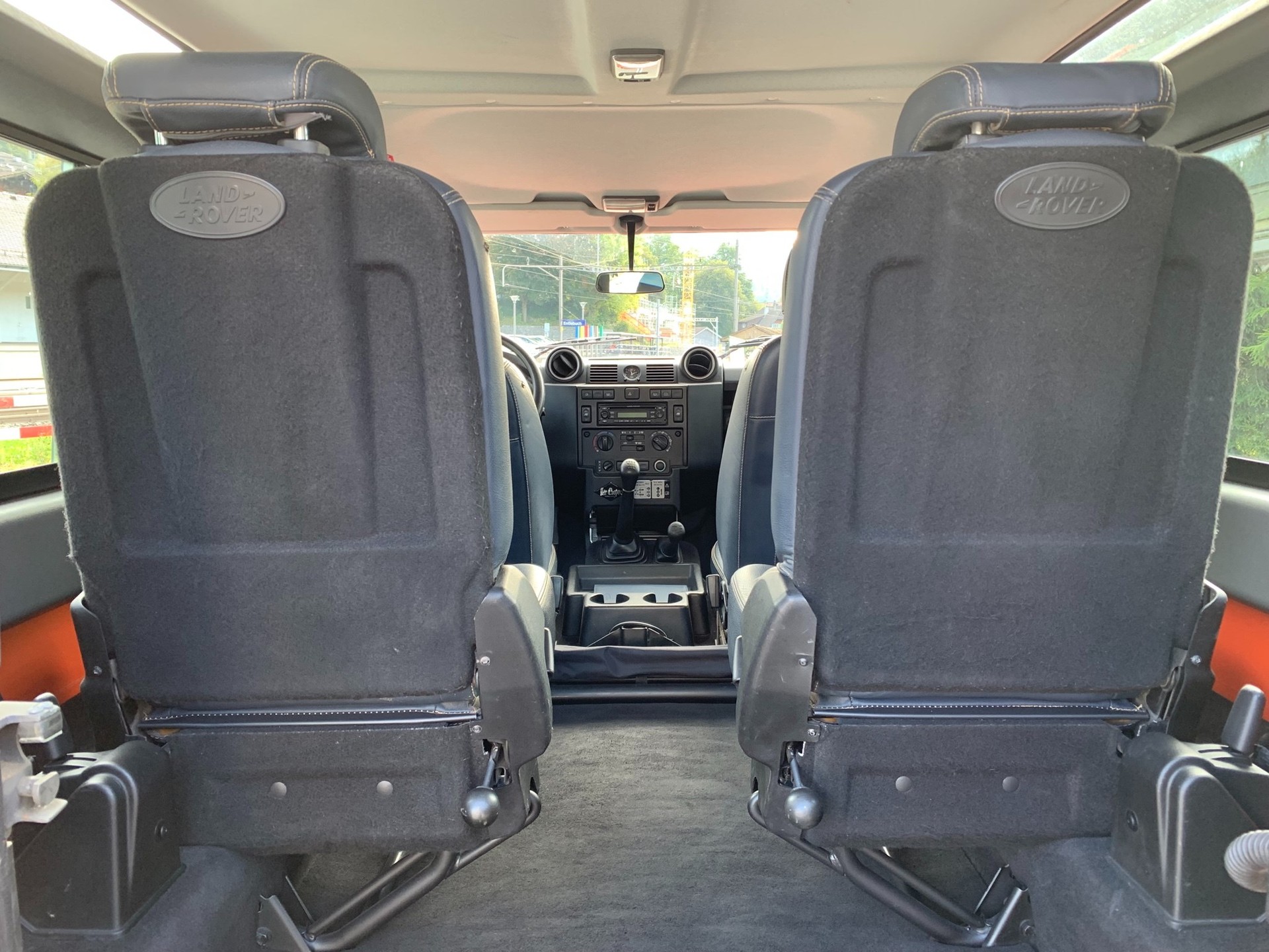 LAND ROVER Defender 90 SW 2.4Tdc-image-11