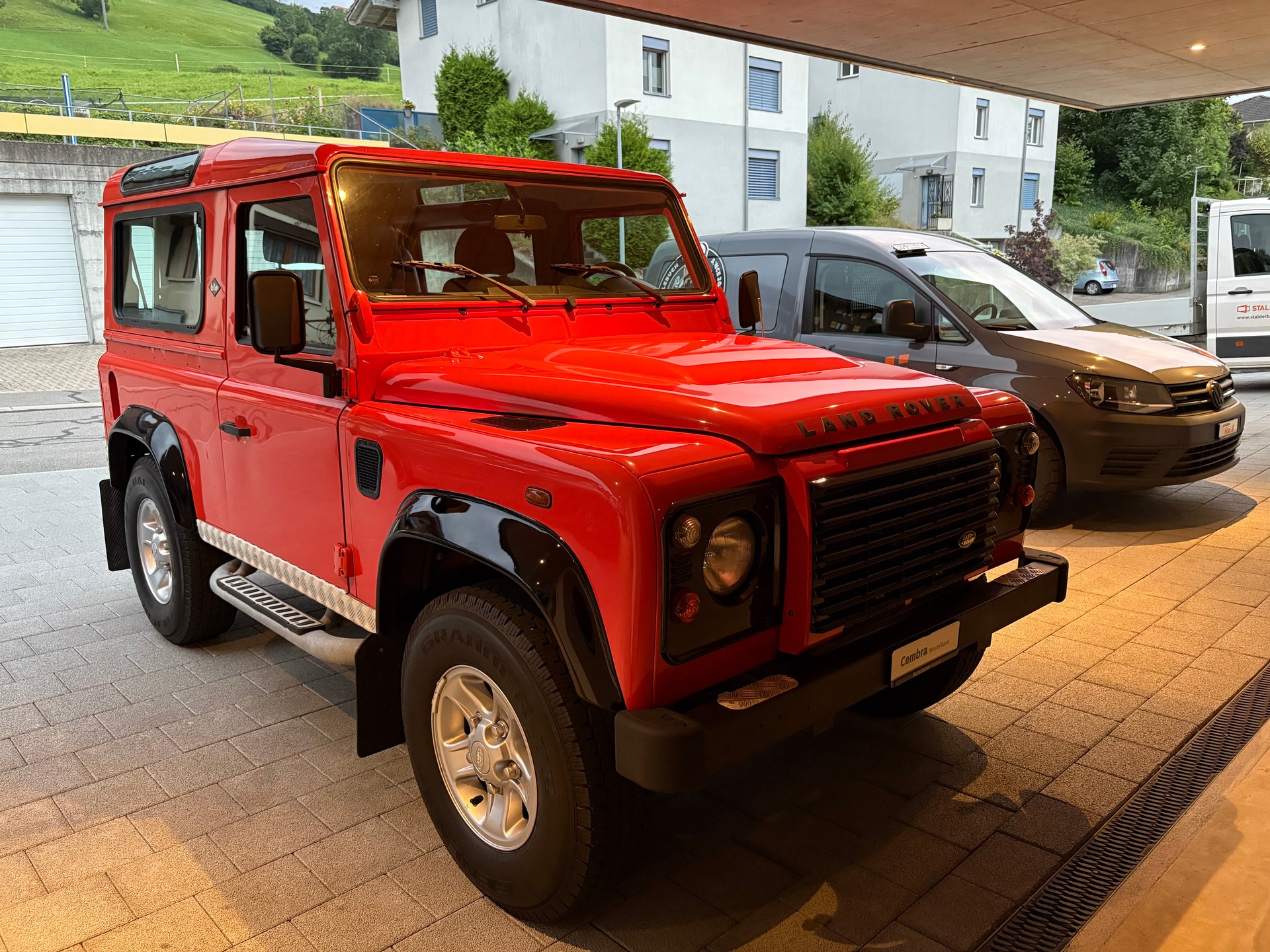 LAND ROVER Defender 90 SW 2.4Tdc-image-1