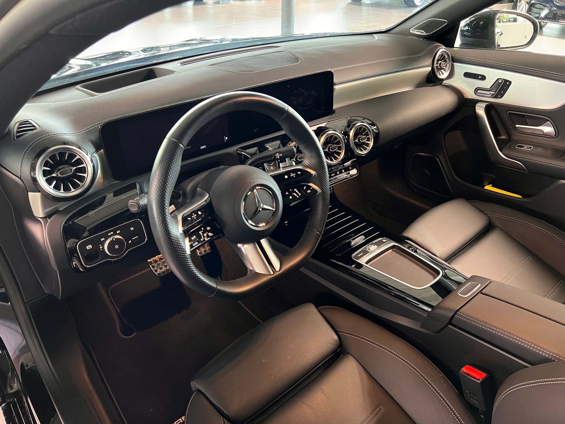 MERCEDES-BENZ CLA 250 4Matic Coupé-image-10