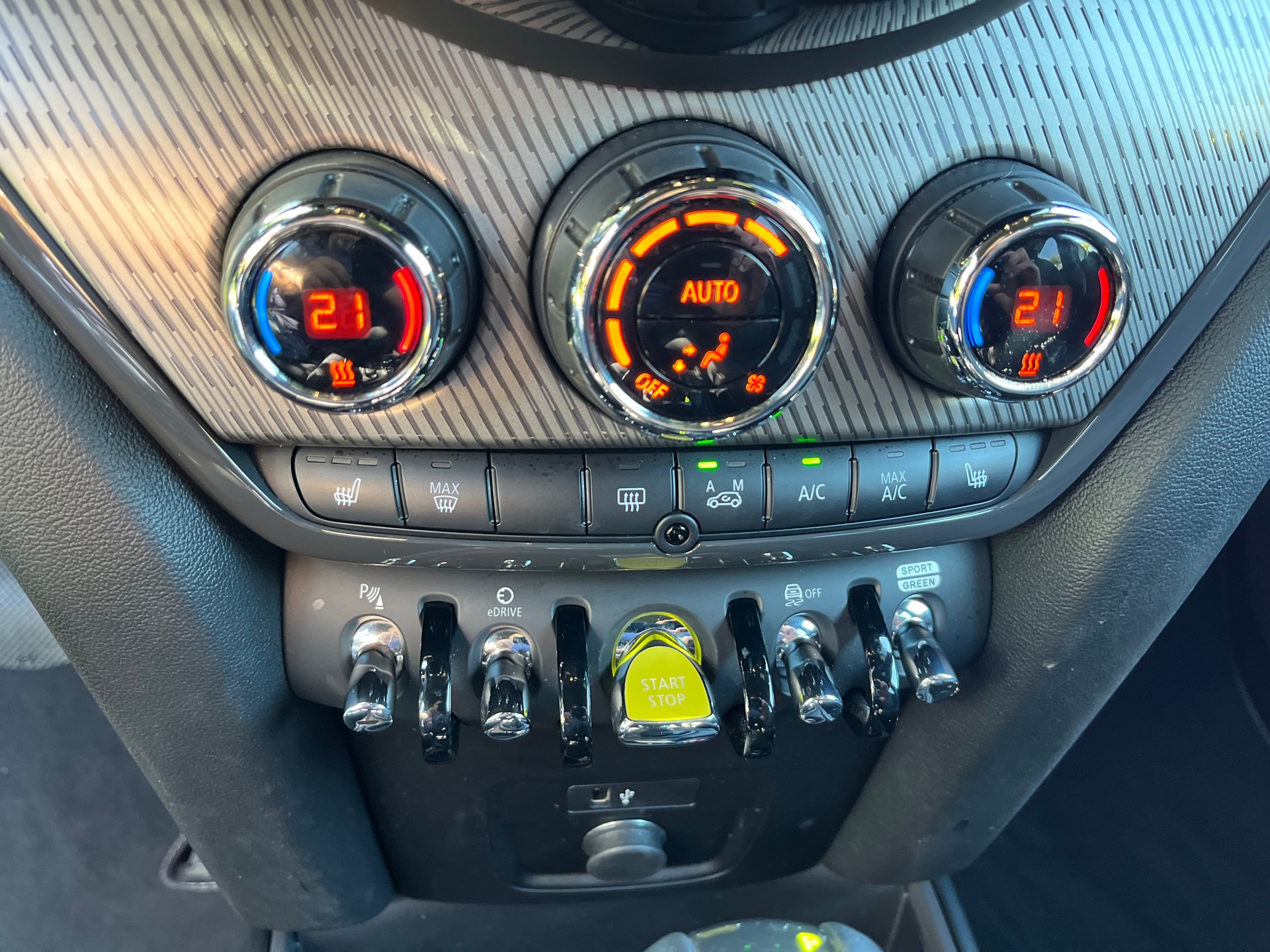 MINI Mini Countryman Cooper SE Trafalgar ALL4 PHEV Steptronic-image-25
