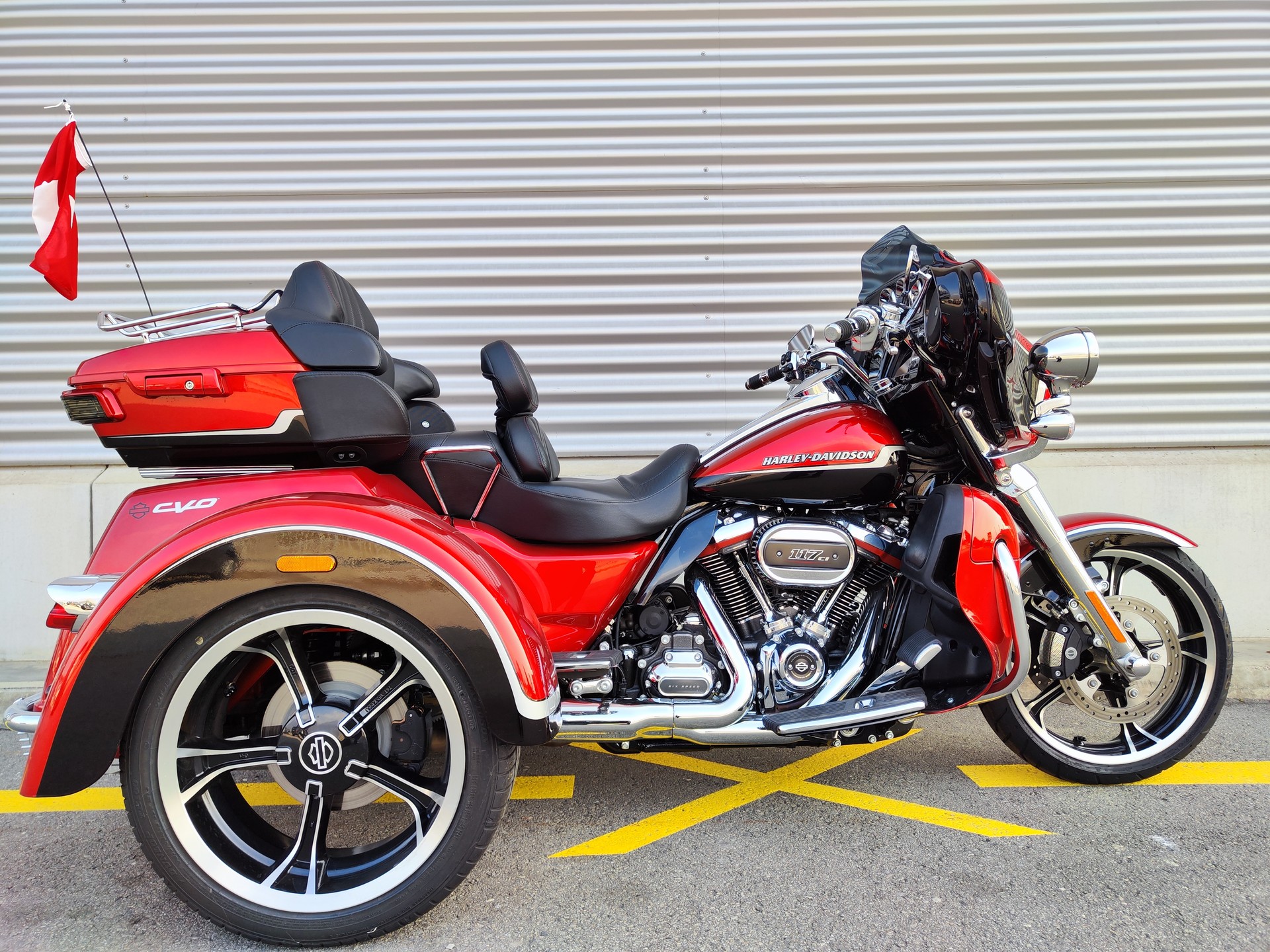 HARLEY-DAVIDSON FLHTCUTGSE Tri Glide CVO 117-showroom-element-1