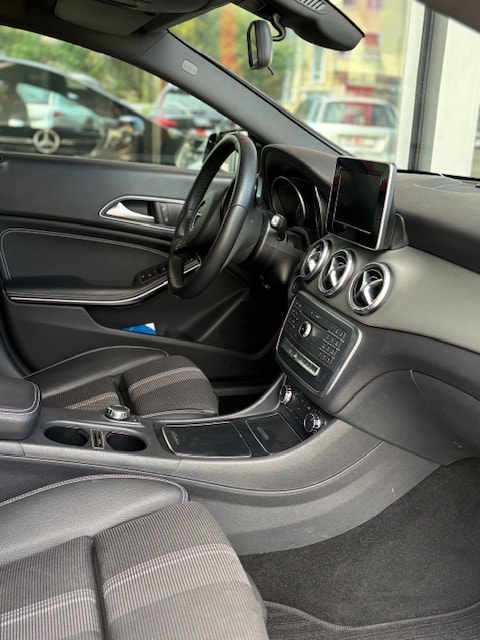 MERCEDES-BENZ CLA Shooting Brake 200 Night Star 7G-DCT-image-8
