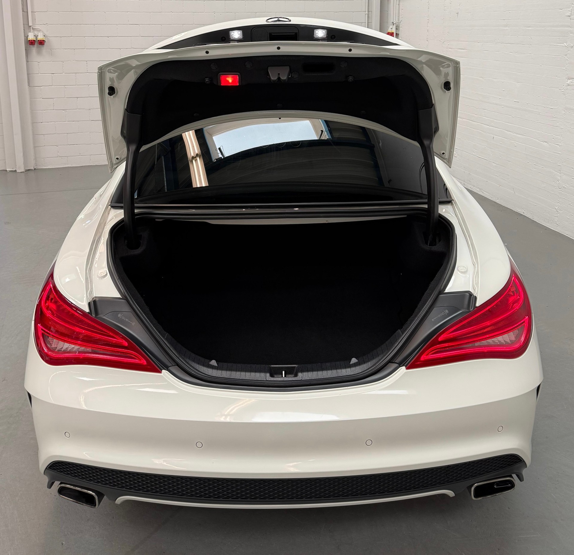 MERCEDES-BENZ CLA 200 AMG Line 7G-DCT Limited White Black Performance mit 2Jahre Garantie opt-image-9