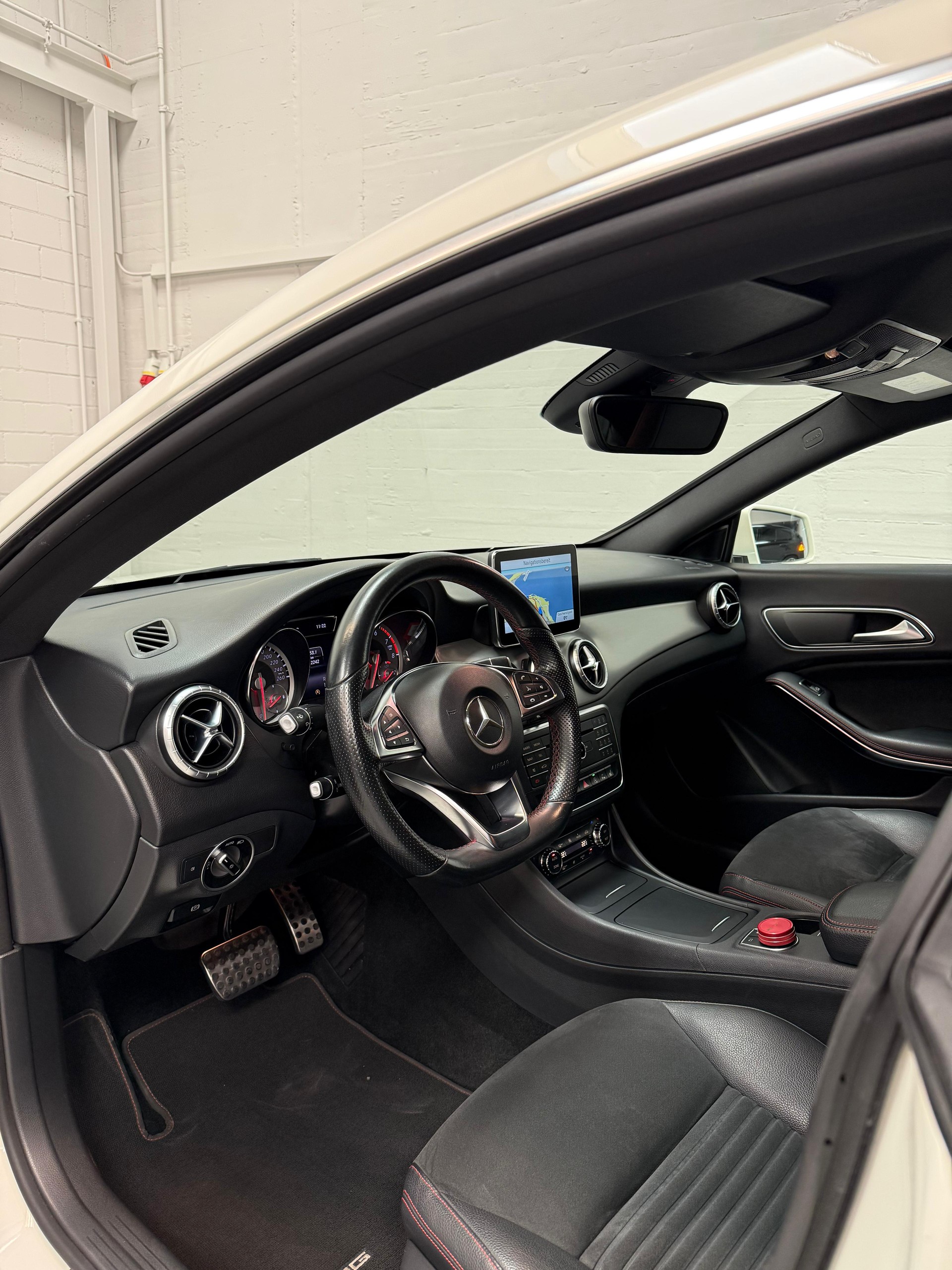 MERCEDES-BENZ CLA 200 AMG Line 7G-DCT Limited White Black Performance mit 2Jahre Garantie opt-image-16
