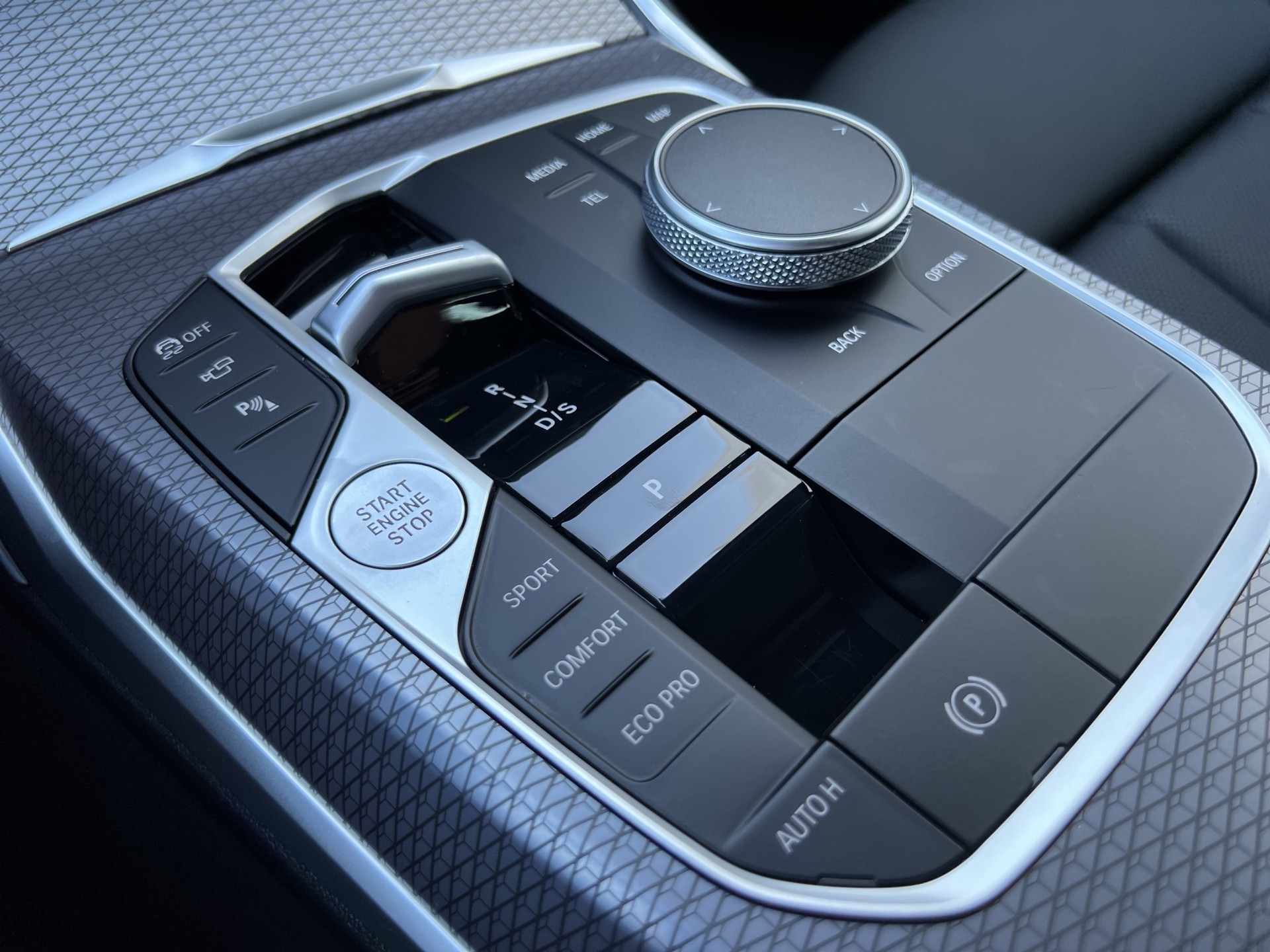 BMW 330d xDrive 48V Touring-image-19