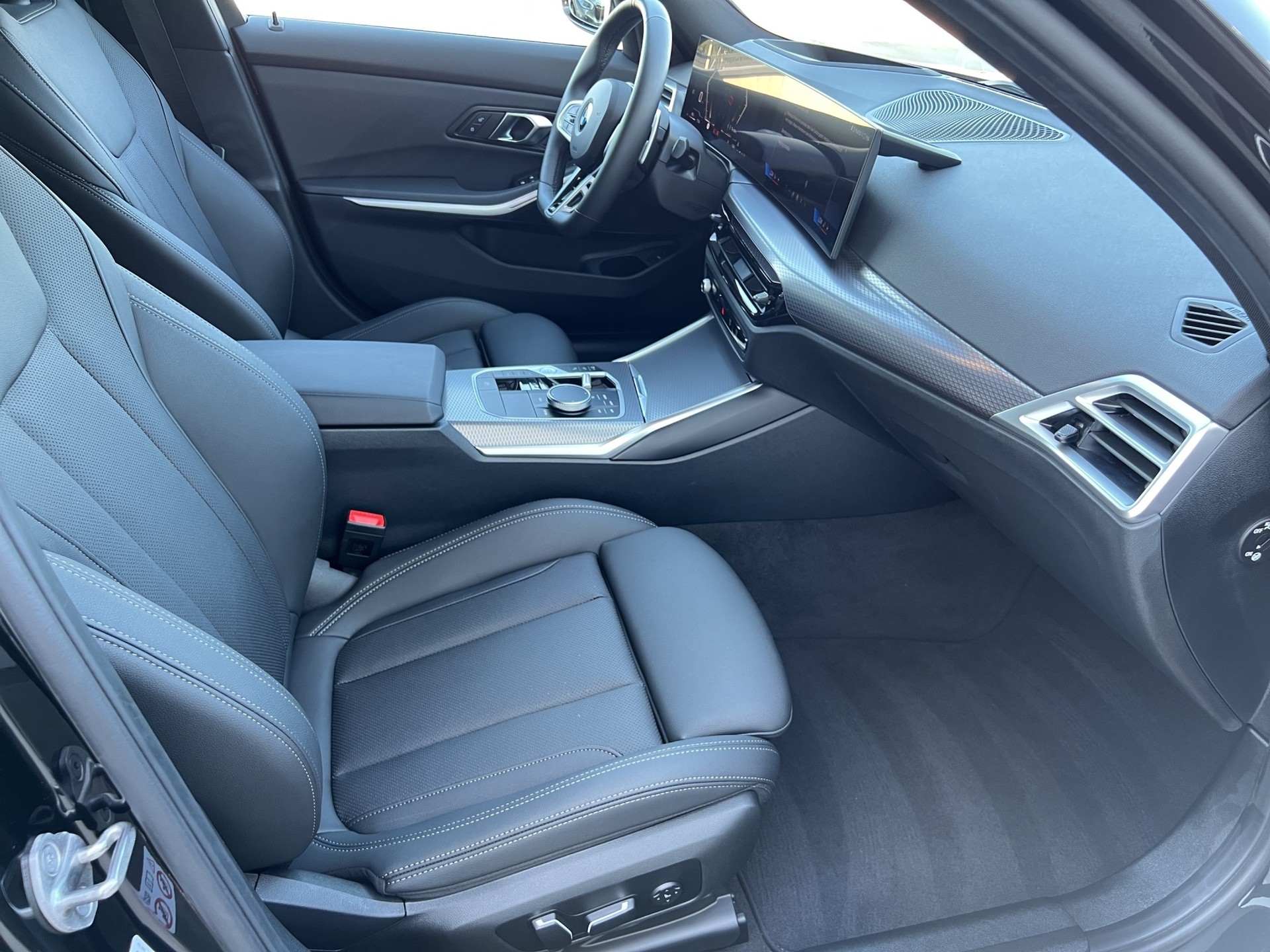 BMW 330d xDrive 48V Touring-image-14