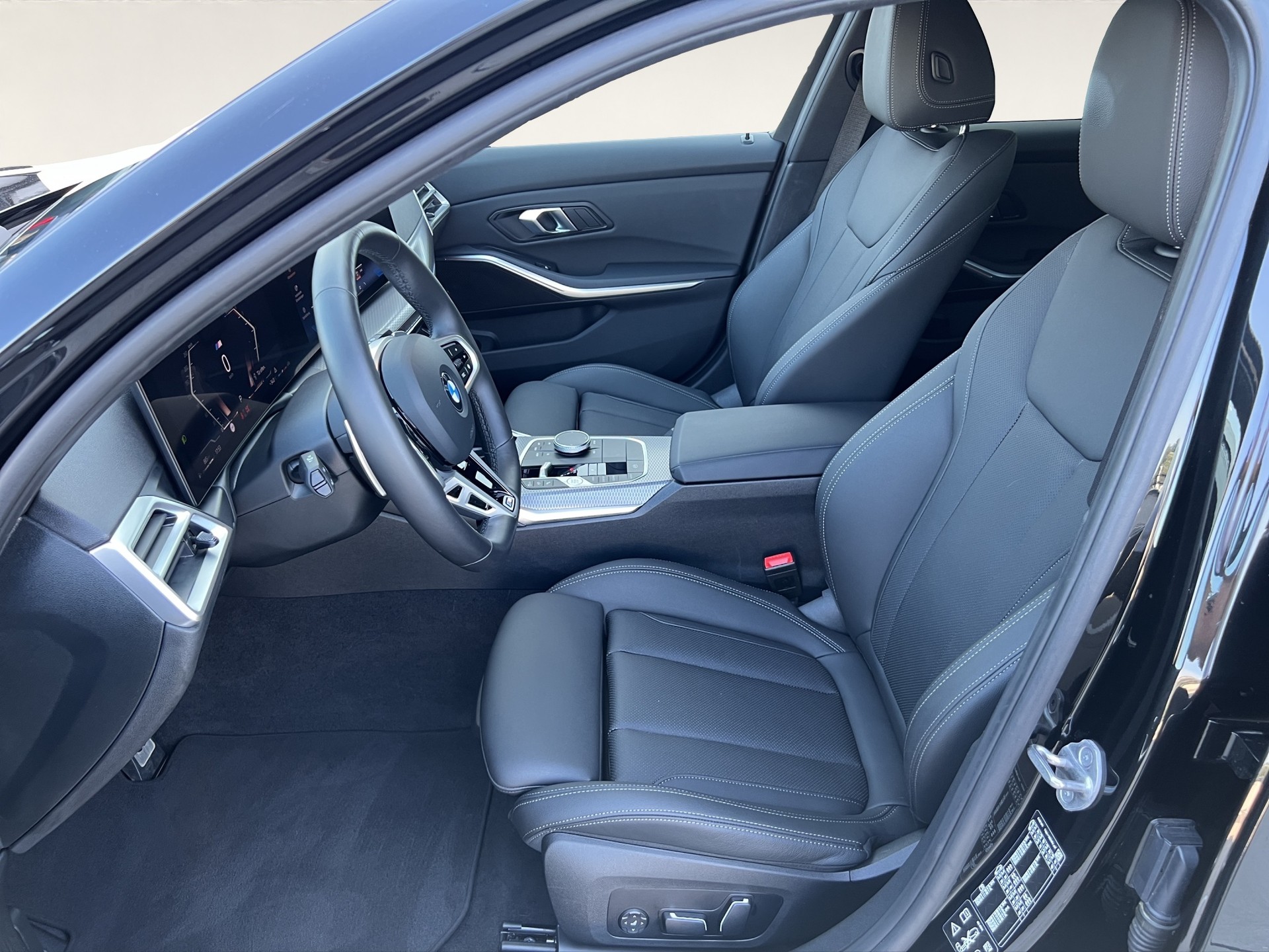 BMW 330d xDrive 48V Touring-image-9