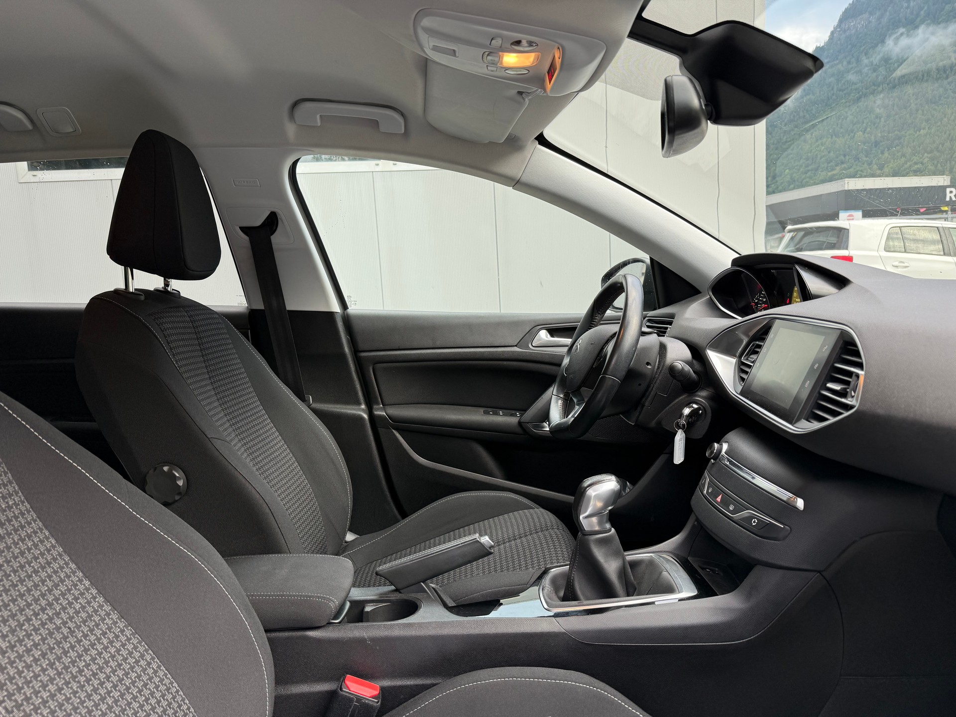 PEUGEOT 308 SW 1.2 THP Style-image-8
