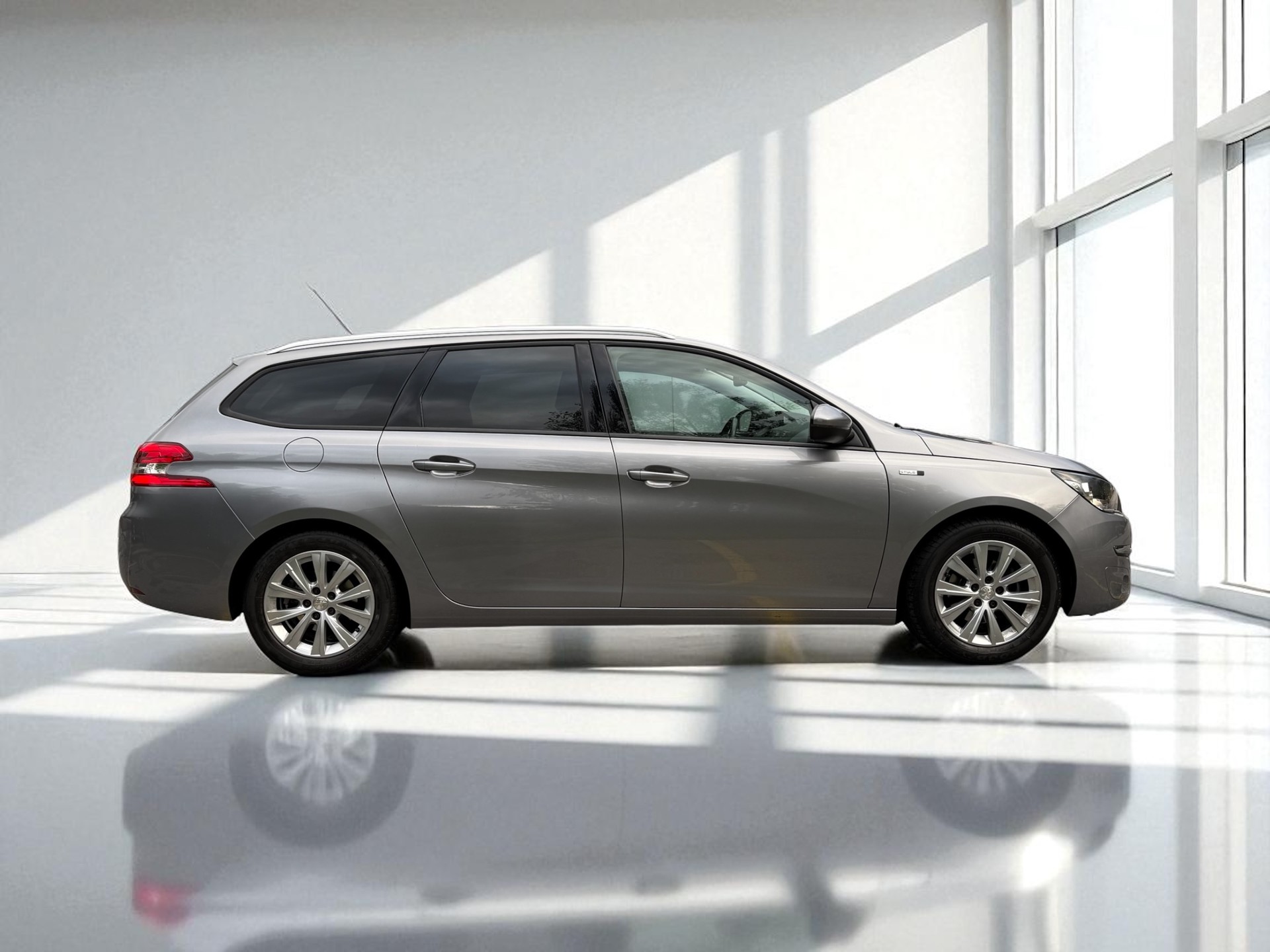 PEUGEOT 308 SW 1.2 THP Style-image-3