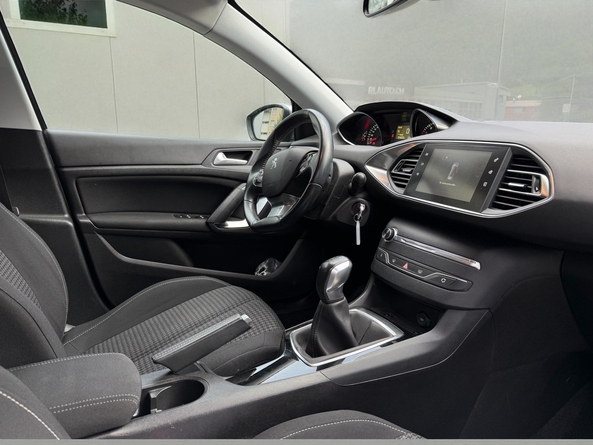 PEUGEOT 308 SW 1.2 THP Style-image-6