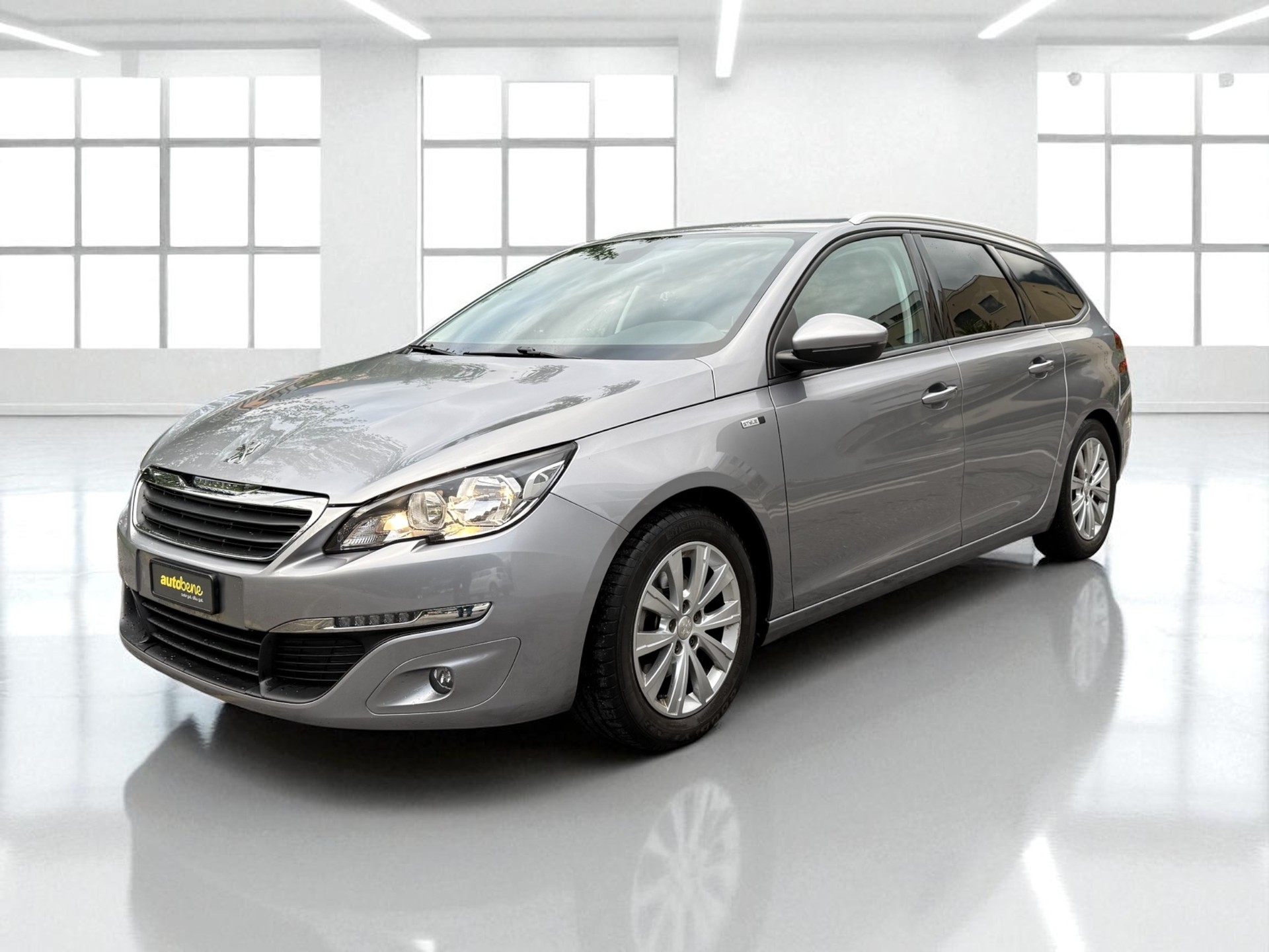 PEUGEOT 308 SW 1.2 THP Style-image-0