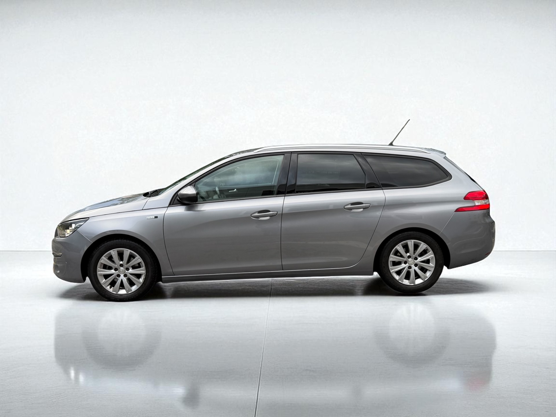 PEUGEOT 308 SW 1.2 THP Style-image-2