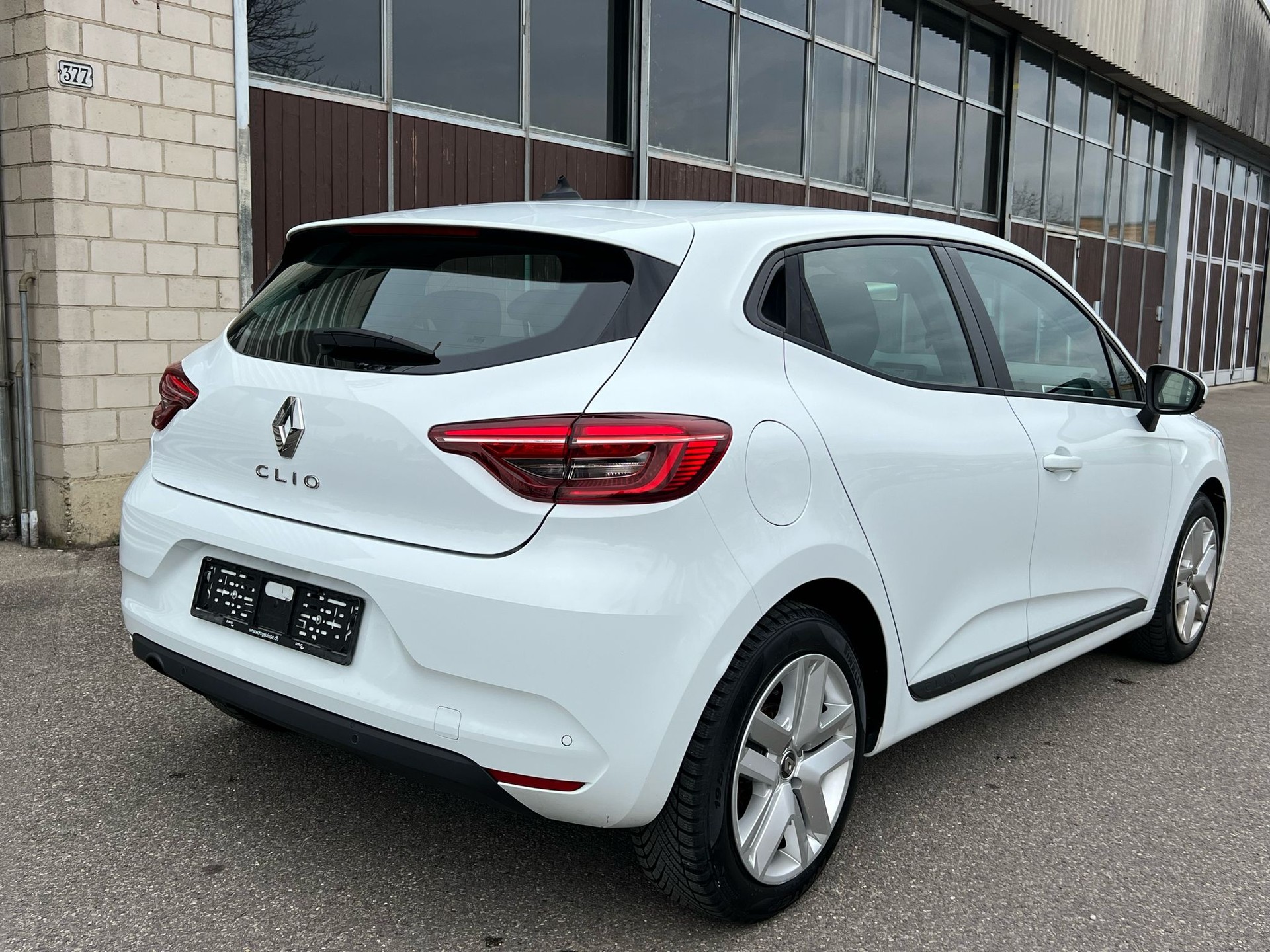 RENAULT Clio 1.0 Zen CVT-image-2