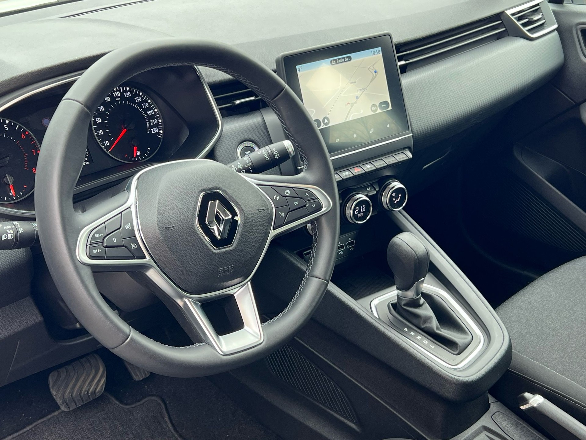 RENAULT Clio 1.0 Zen CVT-image-9
