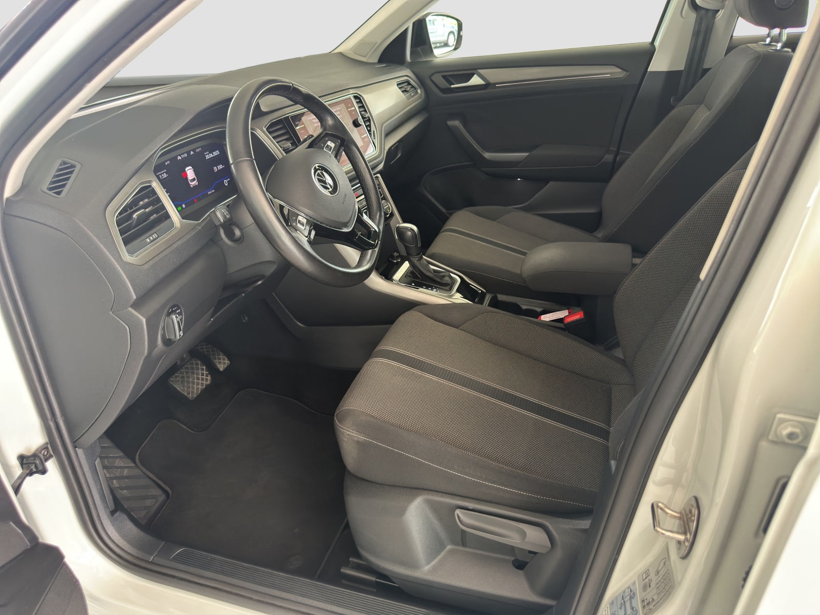 VW T-Roc 1.5 TSI EVO Advance Selection DSG-image-7