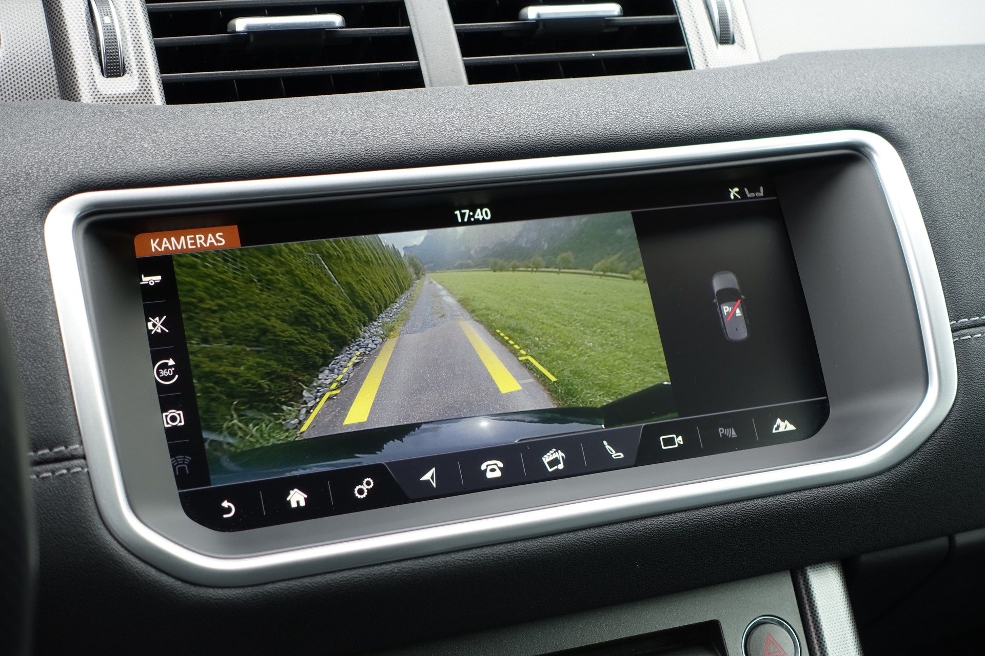 LAND ROVER Range Rover Evoque 2.0 SD4 HSE Dynamic-image-24