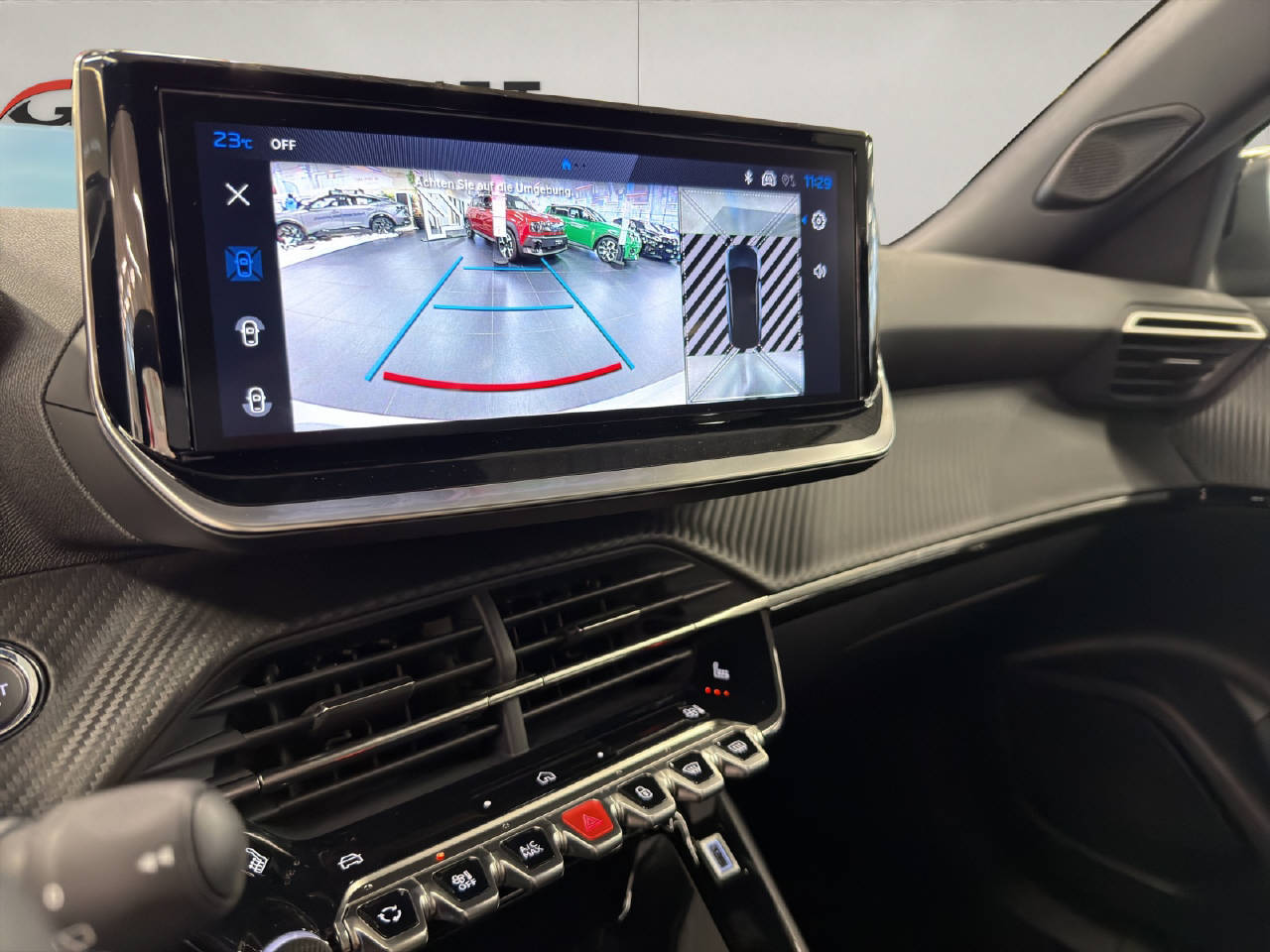 PEUGEOT 2008 1.2 Hybrid Allure-image-7