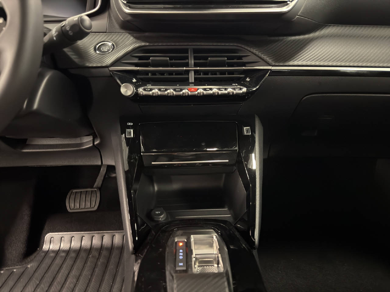 PEUGEOT 2008 1.2 Hybrid Allure-image-6
