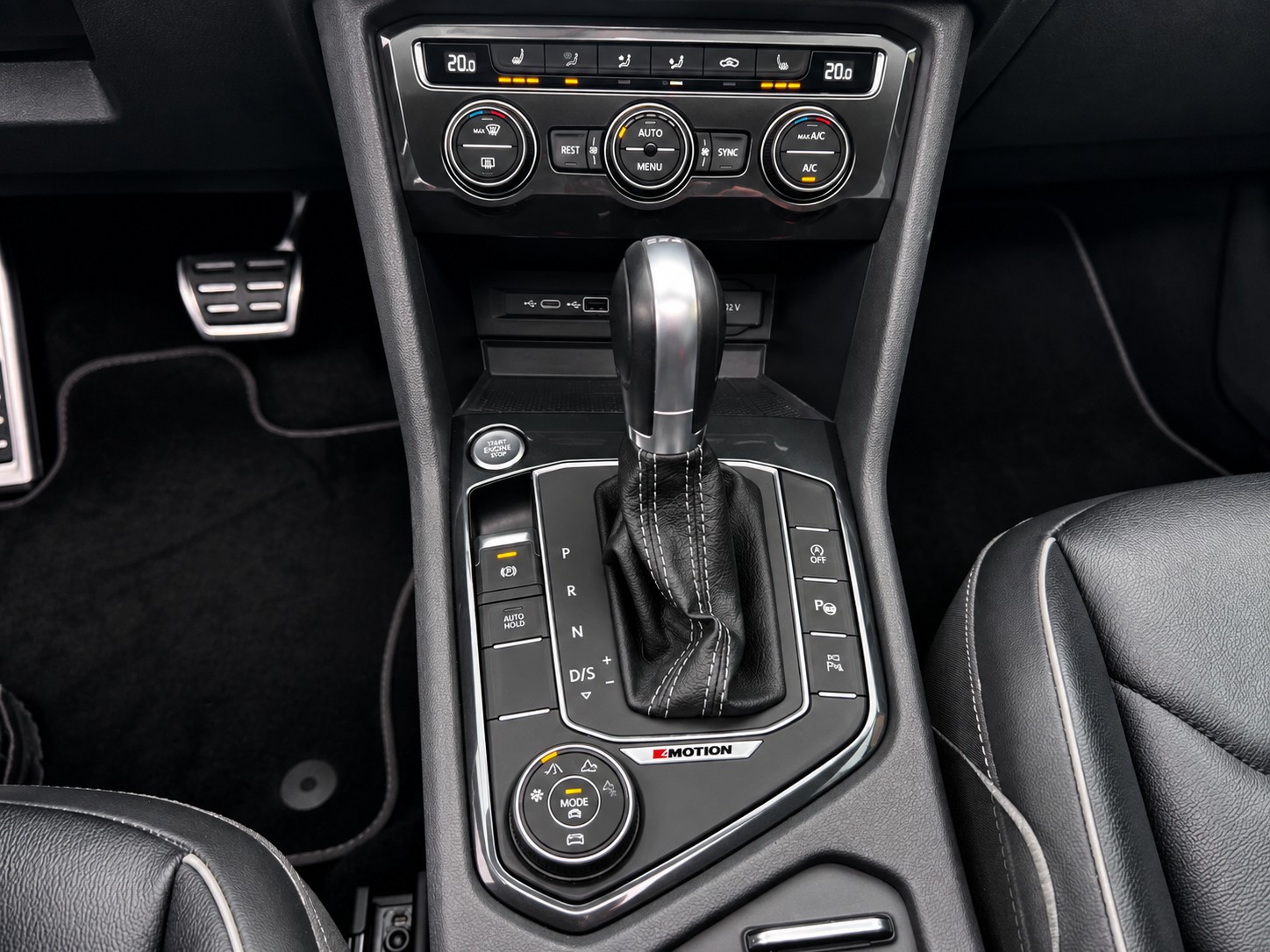 VW Tiguan Allspace 2.0TSI Highline 4Motion DSG R-Line-image-29