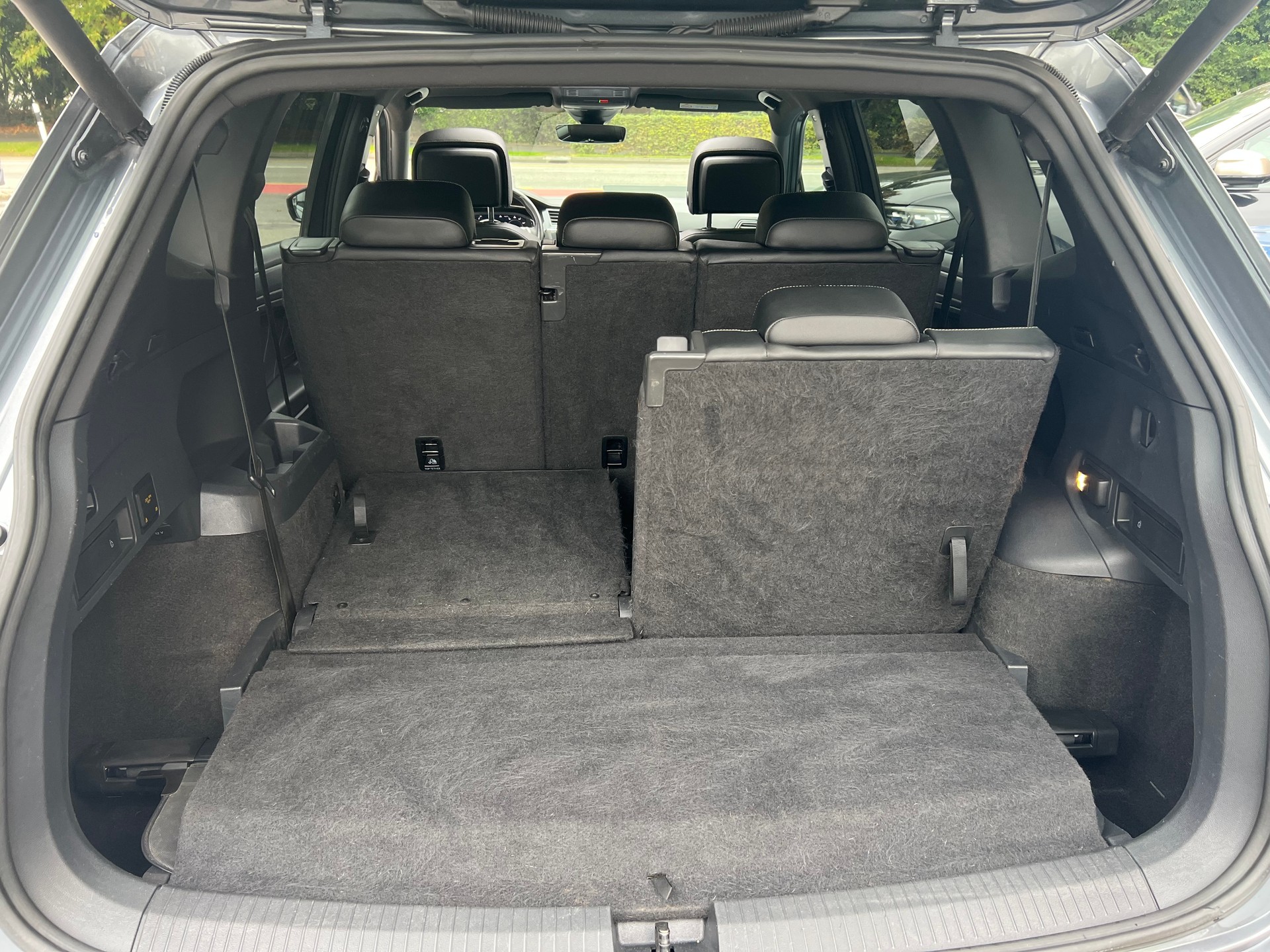 VW Tiguan Allspace 2.0TSI Highline 4Motion DSG R-Line-image-9